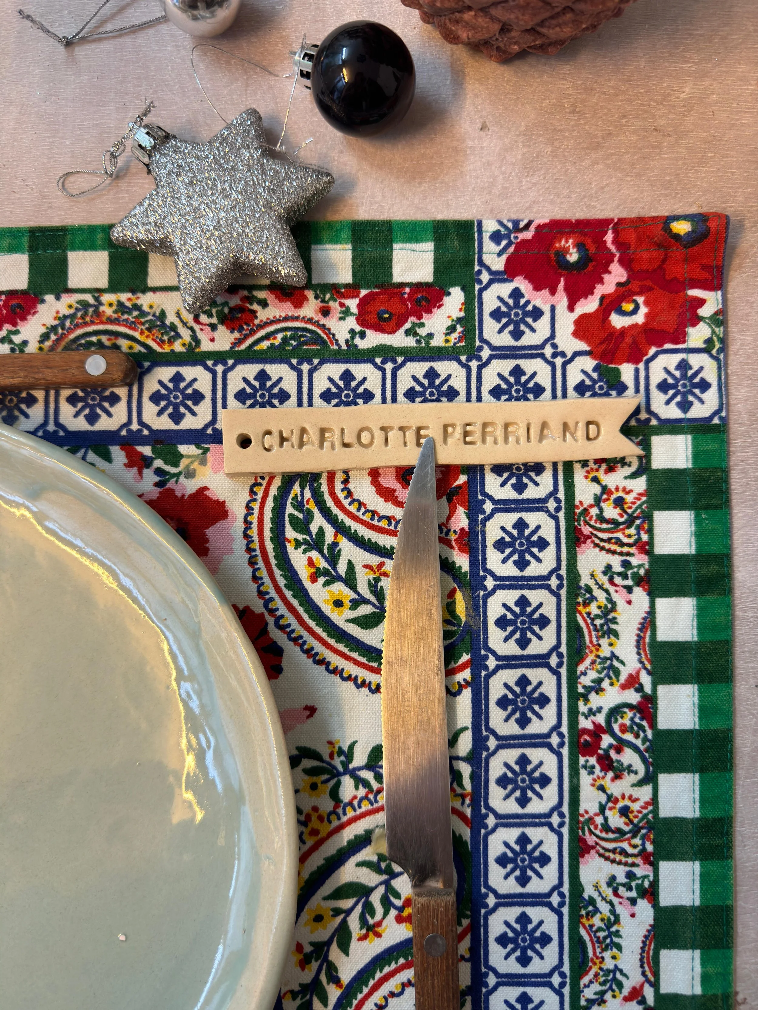 Les 8 porte-couteaux guest list n°01