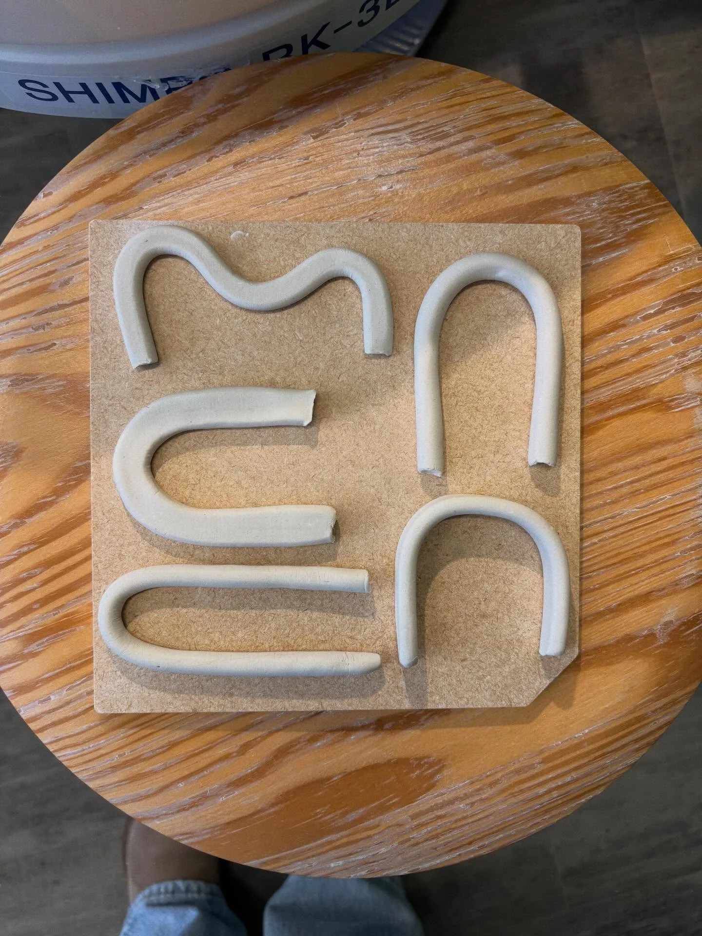 Handle building workshop last weekend with @beccathomsonceramics ☕️

Next step is to actually throw some cups to match my handles.

#handbuilding #handles #slabbuilding