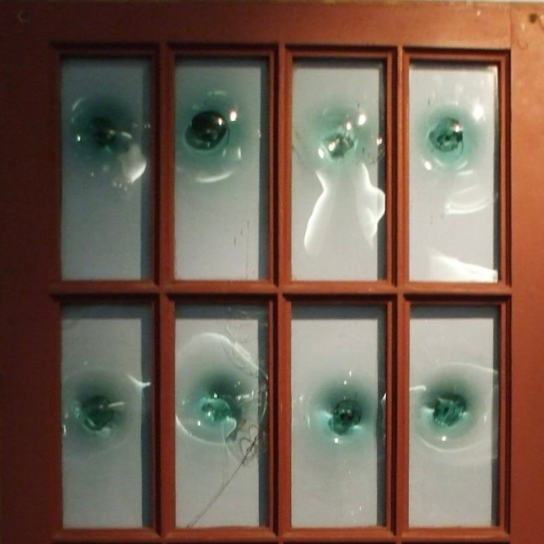 HISTORY ON TAP: GLASS, EVERYDAY LIFE, AND THE AMERICAN REVOLUTION 
