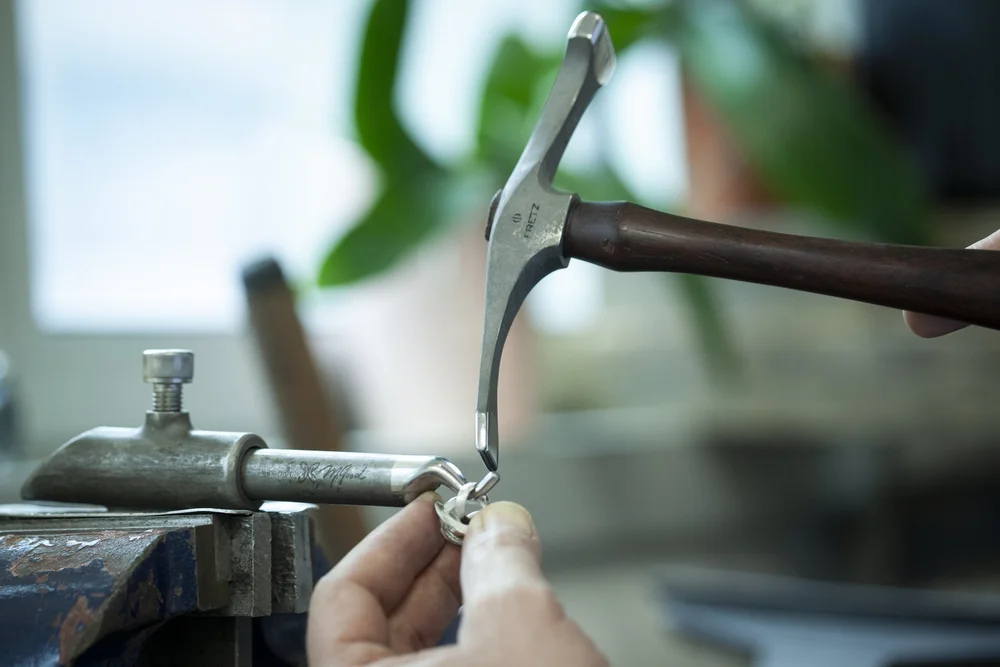 The l'Académie de métaux d'art de Montréal joaillerie Classes