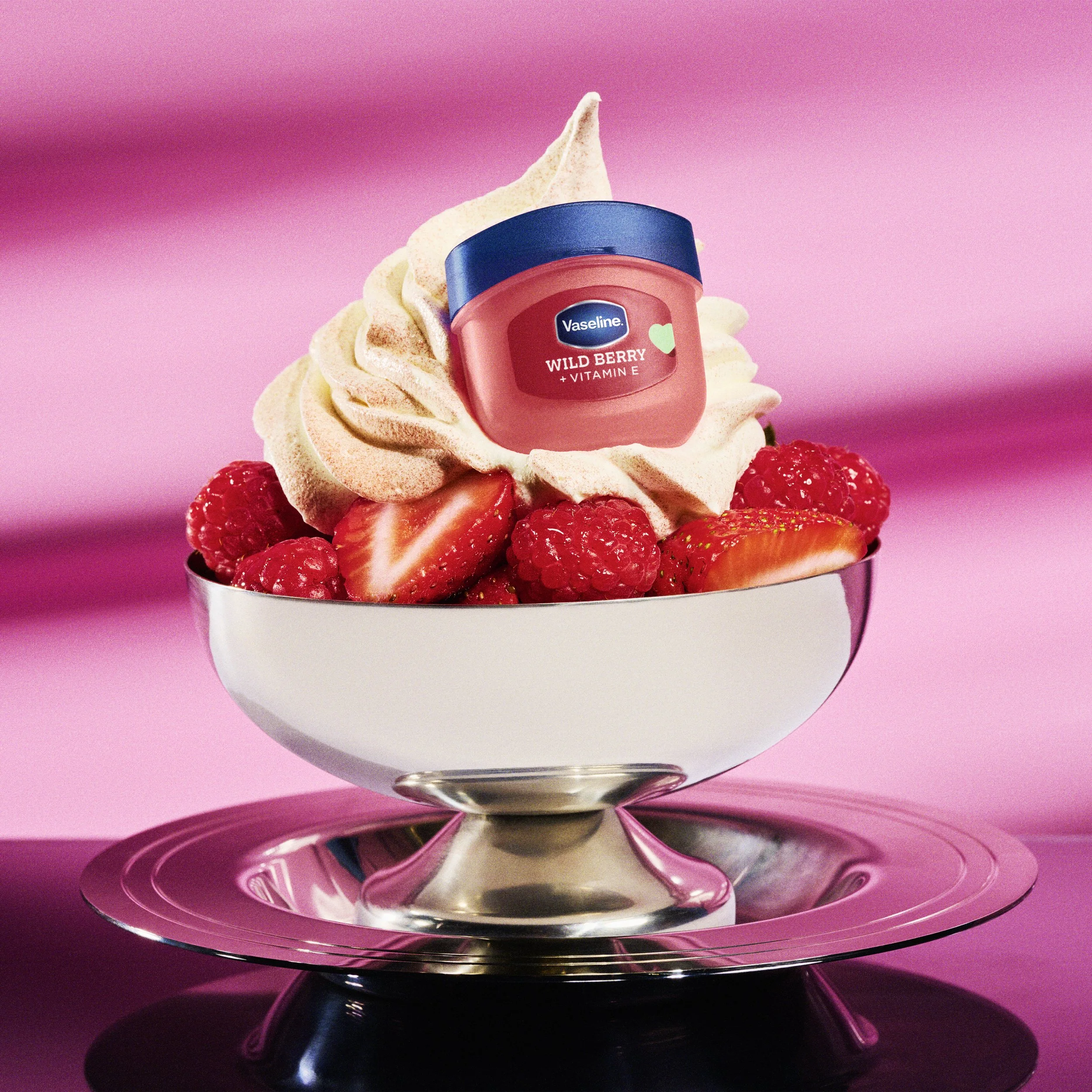 251021_Vaseline_VDay-StillLife-Berry-Cream_0031_4650UL_B_eciRGB_5000x5000.jpg