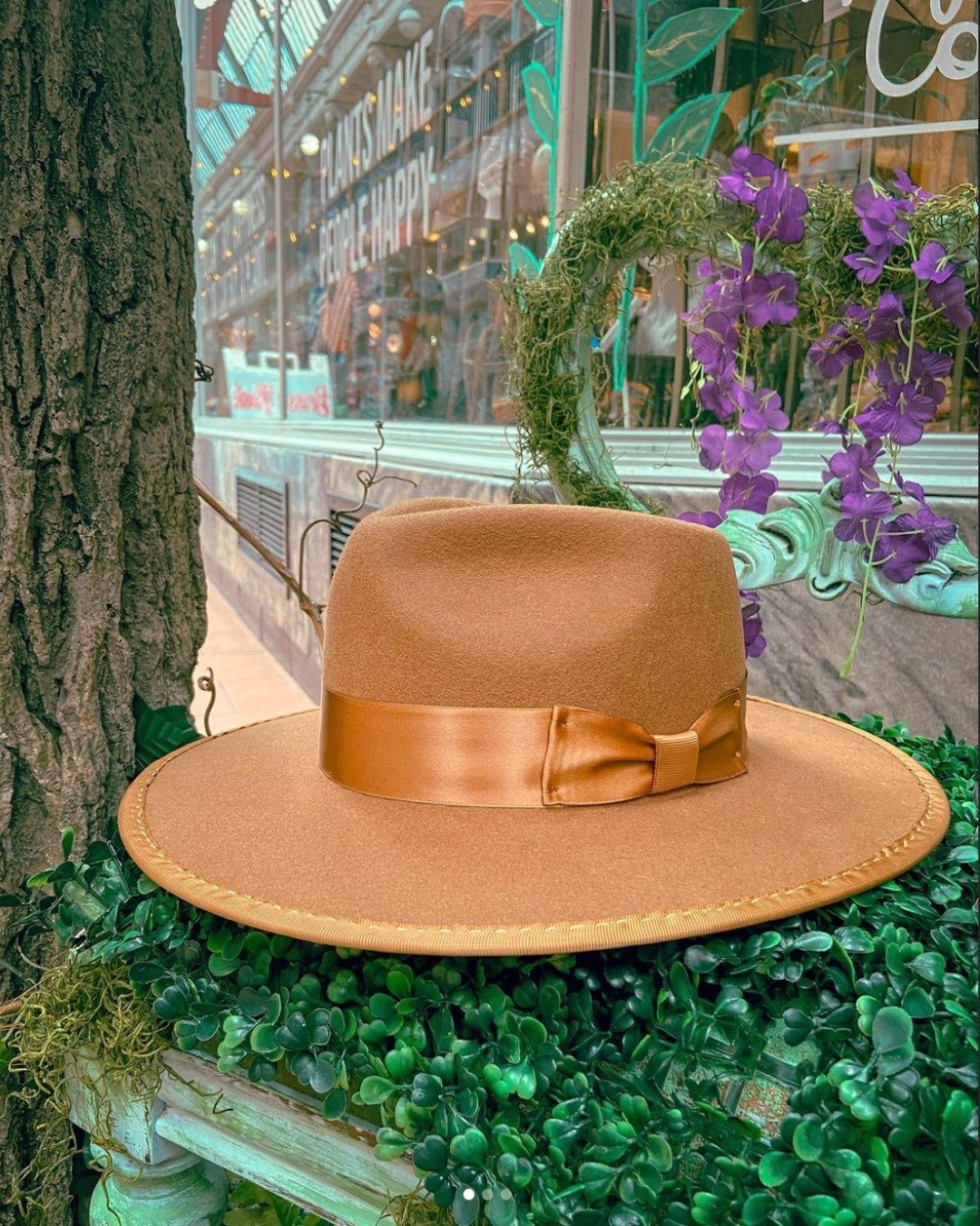 The warm weather is here and it's time to upgrade your accessory game and we have just the spot for you: Mike the Hatter! 🎩 From trendy styles to classic looks, they've got you covered with a wide selection of hats that scream spring/summer vibes! ?