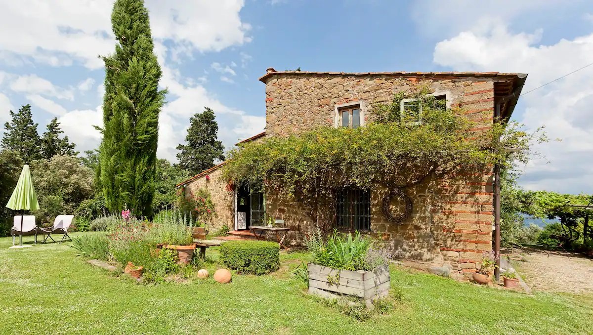 L'appartamento blu di giorno, il lato della casa che guarda verso Firenze