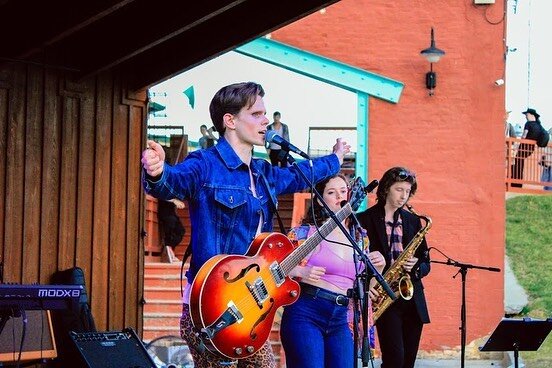 FIRST LOOK at *OFFICIAL* @vintagemakersfest photos from @hannahmgorephoto ✌️🍄🌼 

It was ELECTRIC!!!

#vintagemakersfest 

#vintagestyle #festivalphotos #jacksonhiddentracks #jacksontn #bigmagic 
#musicfestival #musicfest #noreverserecords #official