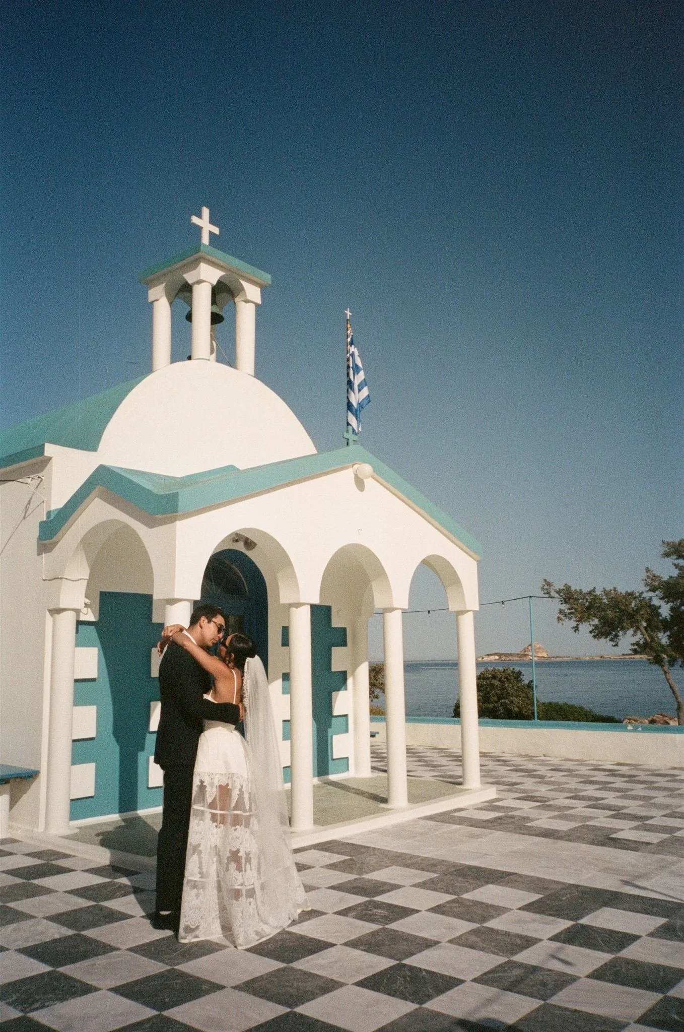 Tiana+IsansMilosGreeceElopement_Film_0752_websize.jpg
