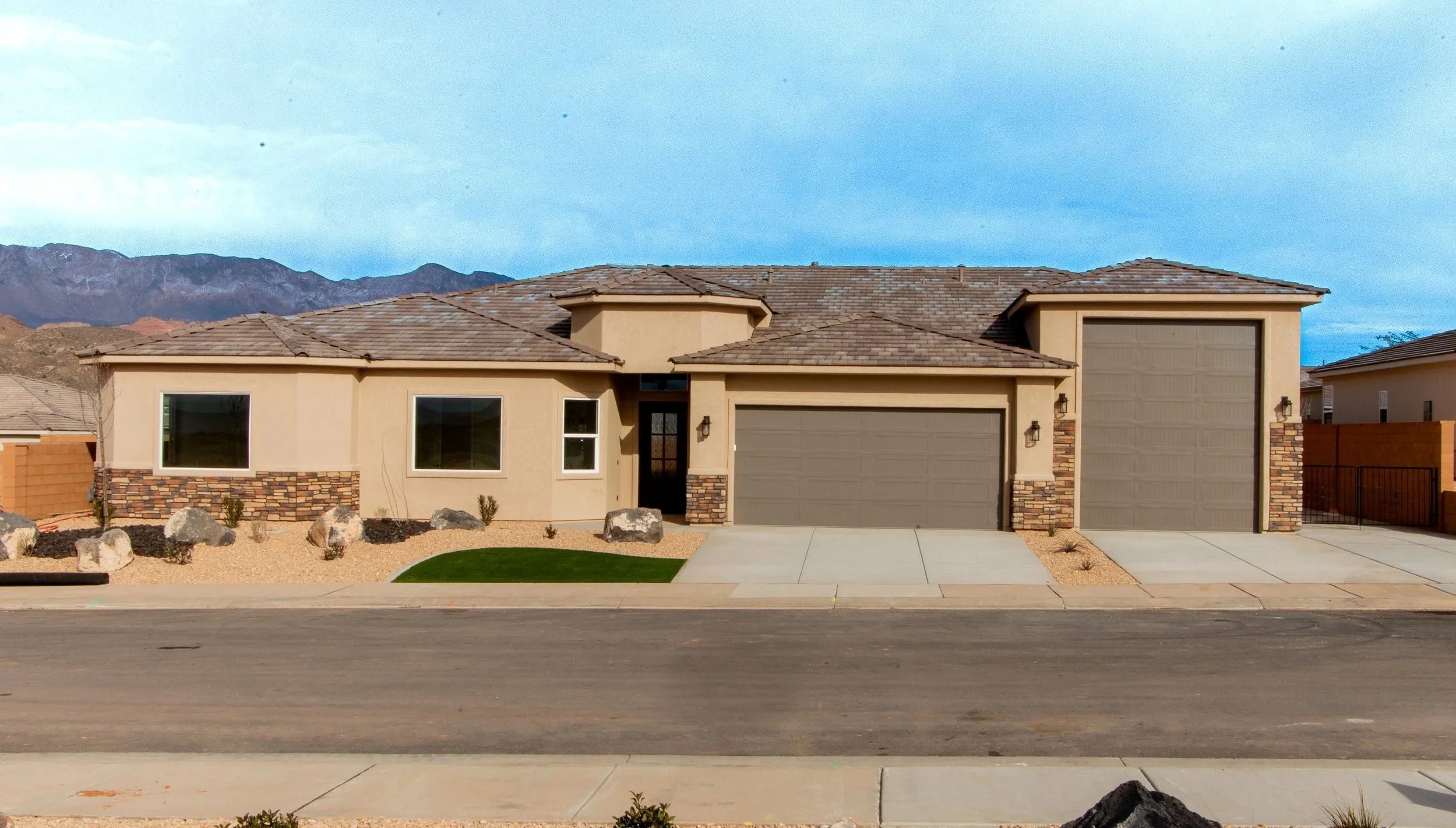 Ardanite - 2433 sqft. home with RV garage
