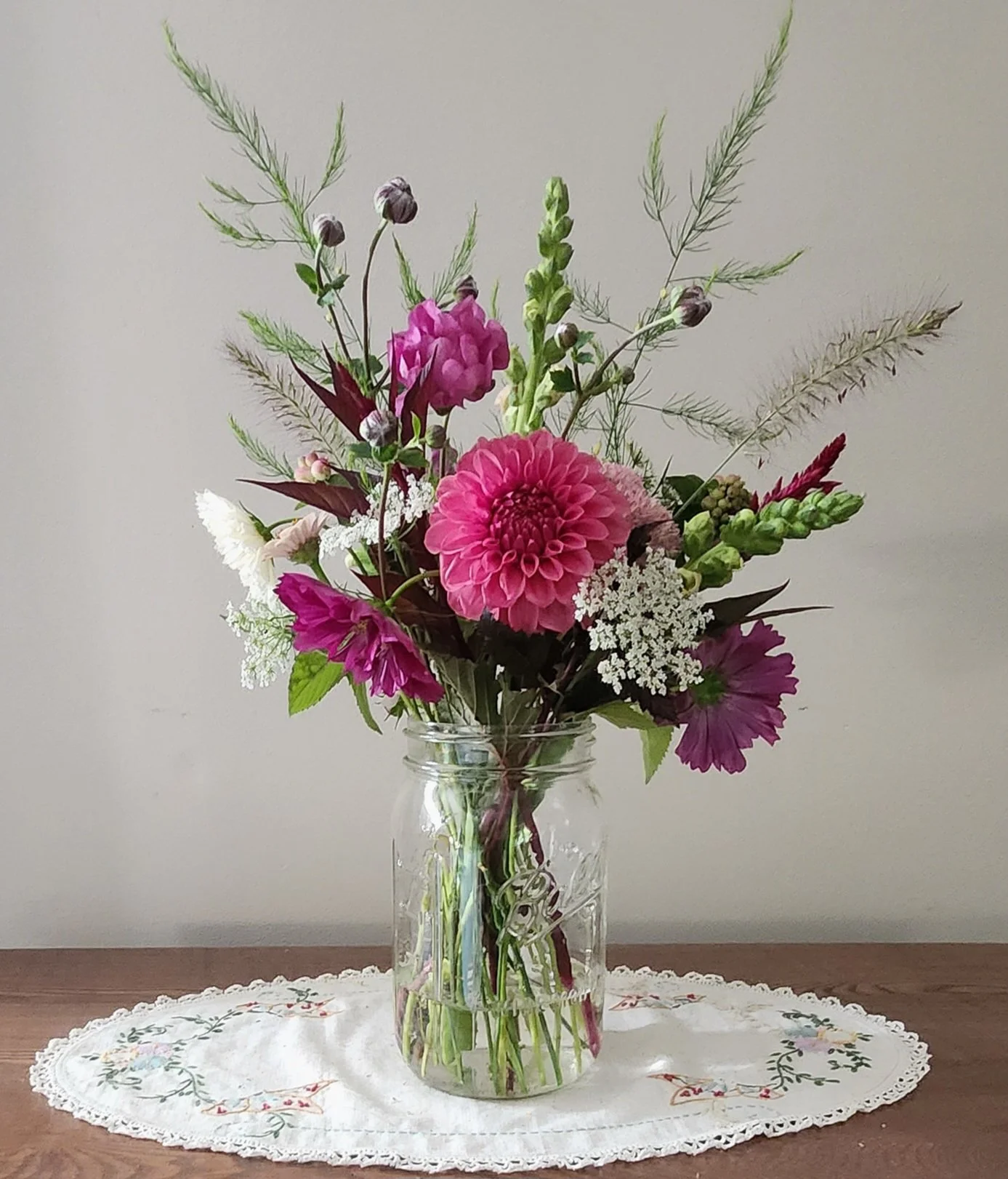 arrangmentdahlia.jpg