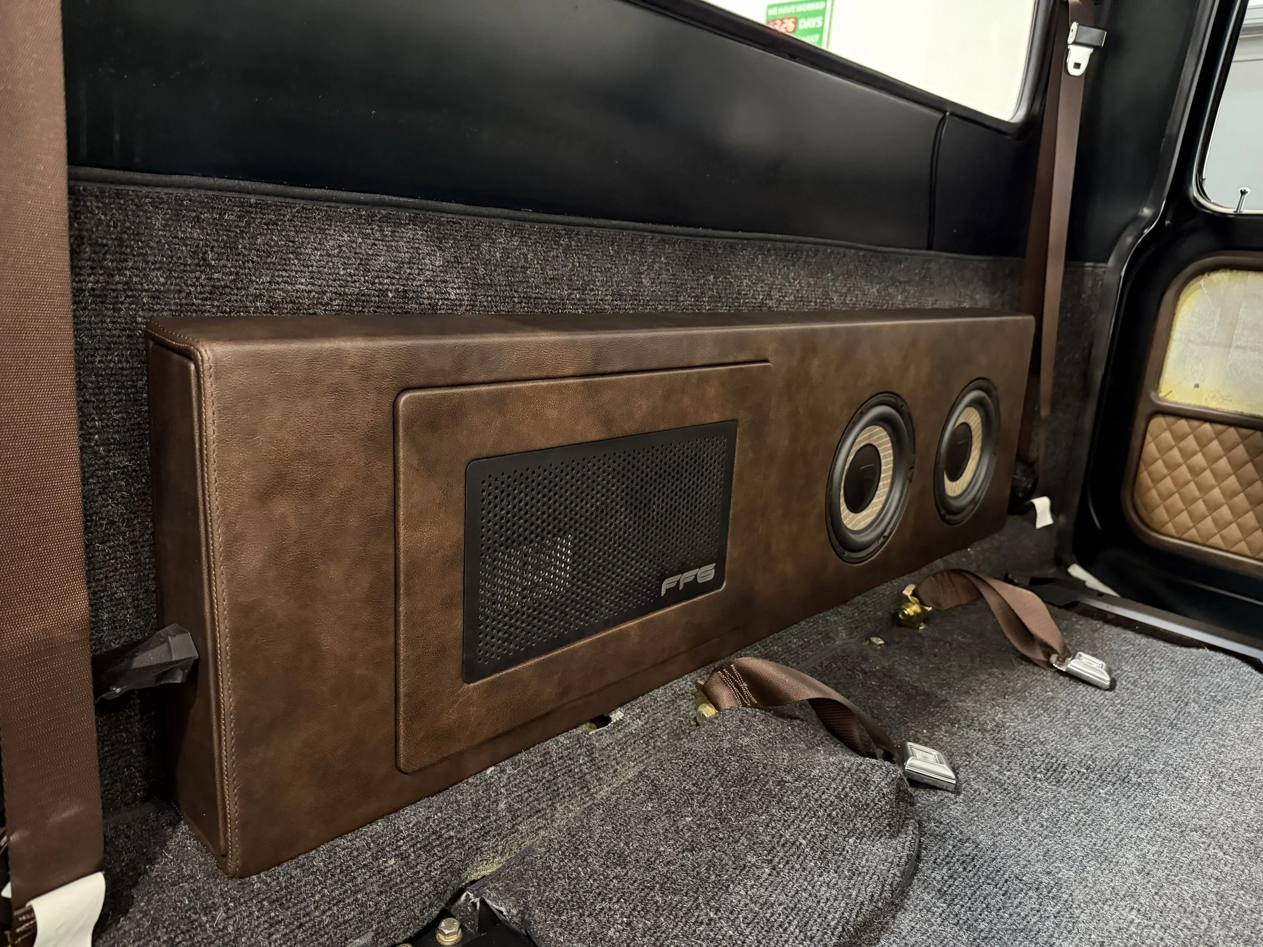 1953-79 F100: Subwoofer + Amplifier Box