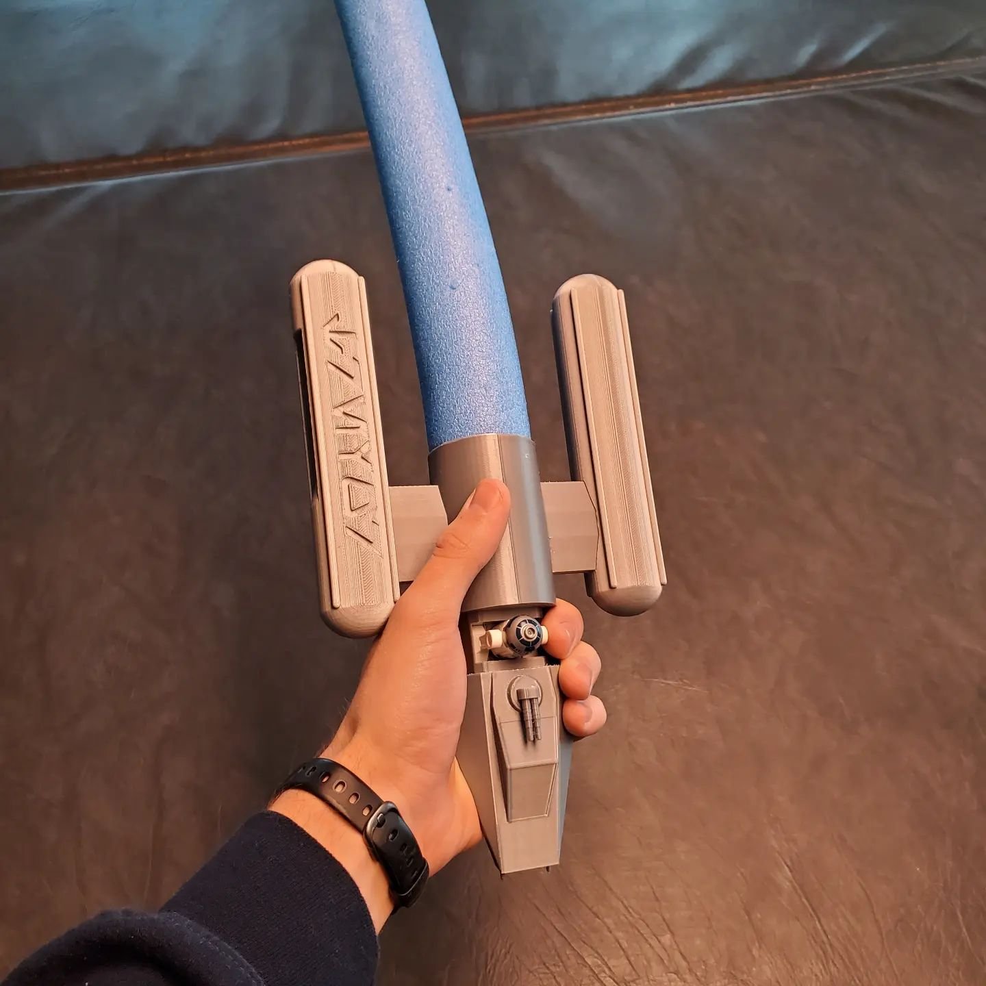 Really happy with how this Y-Wing inspired lightsaber hilt for my little brother turned out
.
.
.
#diy #3dprinting #maker #makersgonnamake #collegemaker #merrychristmas