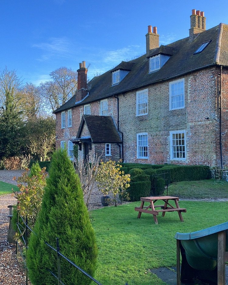 📣This Sunday 23rd Feb!!! Join us at the stunning @soltonmanor for a wedding open day like no other! 
Not only will you meet incredible suppliers ready to bring your dream day to life, but @bridalboutiqueofjules will be showcasing a breathtaking sele