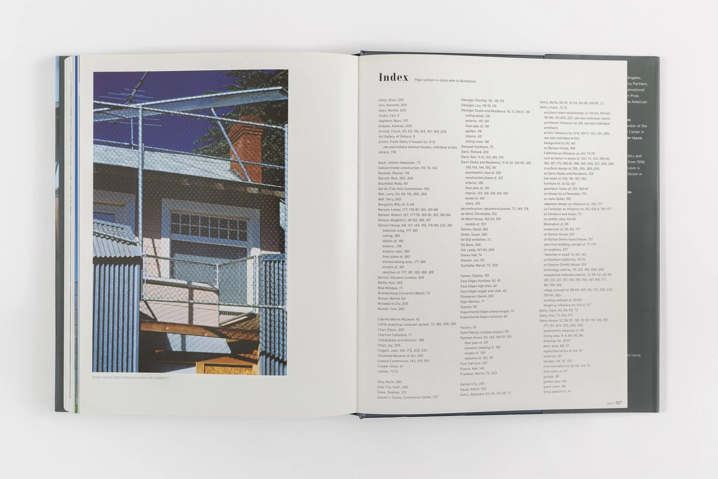 FrankGehryTheHouses_pg316-317_stillroom_IanByersGamber.jpg