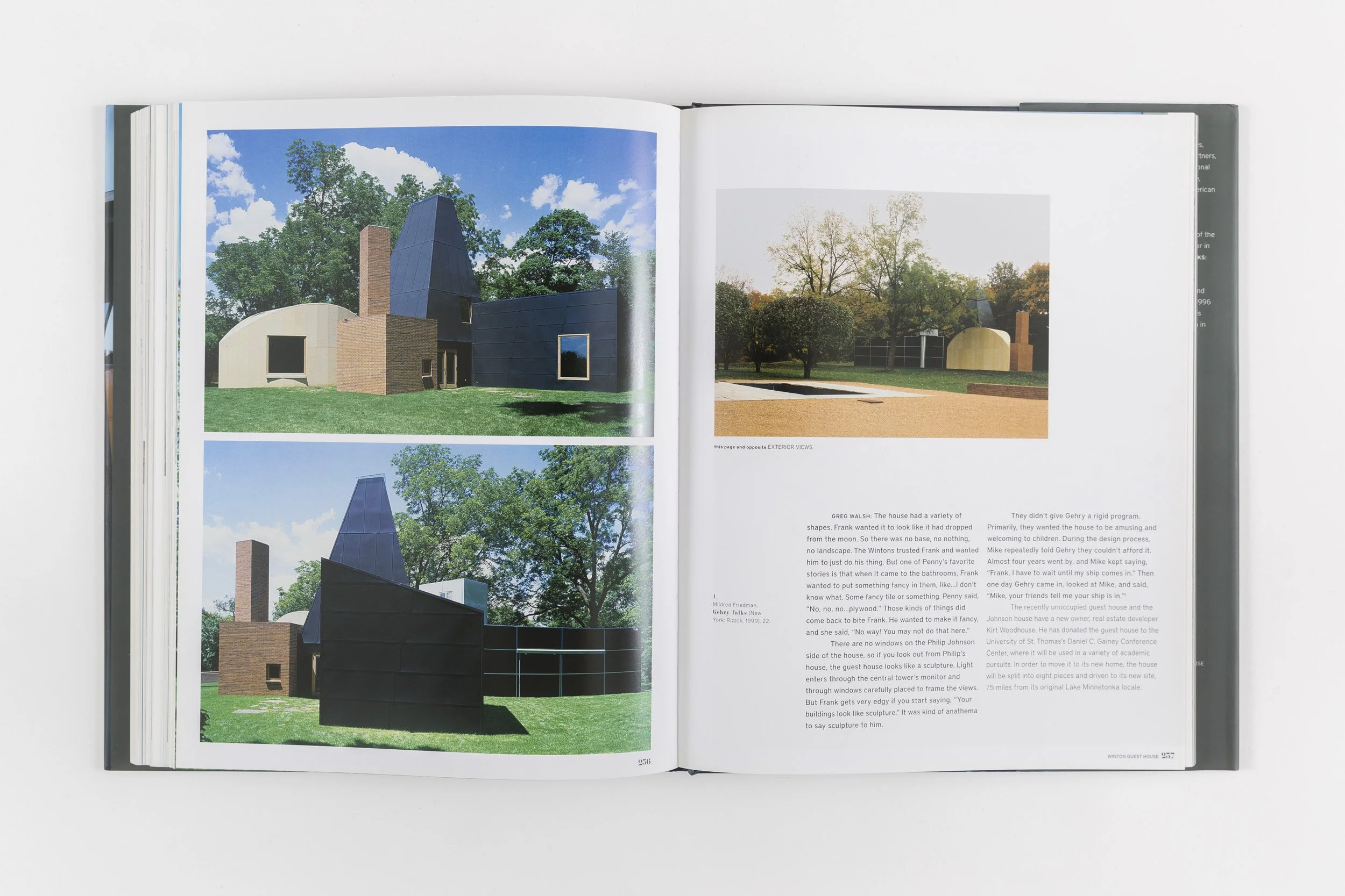 FrankGehryTheHouses_pg236-237_stillroom_IanByersGamber.jpg