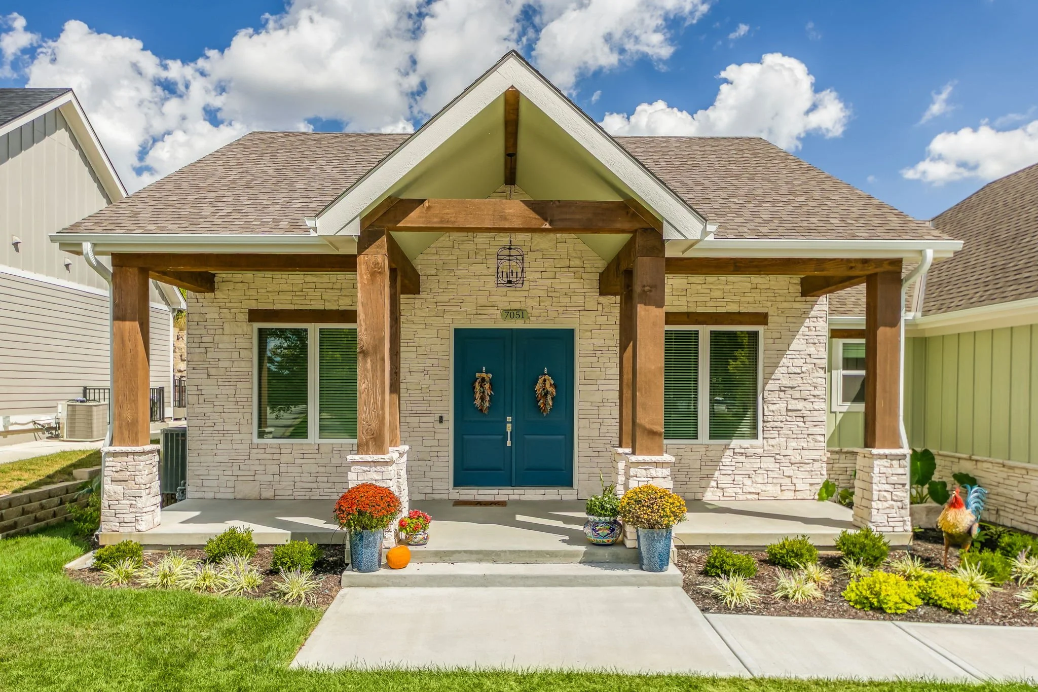 7051 N Ewing Ave-06.jpg