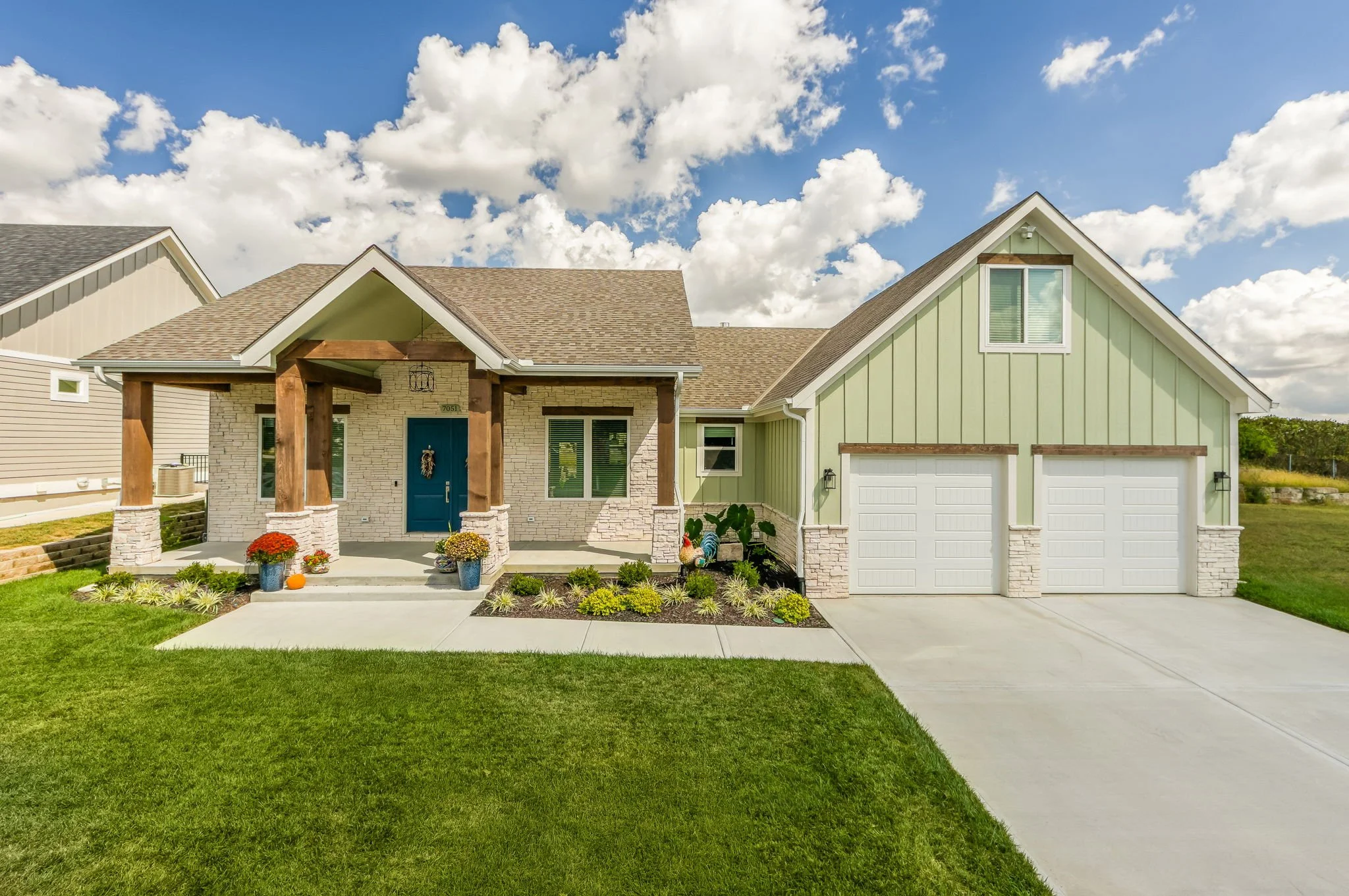 7051 N Ewing Ave-01.jpg