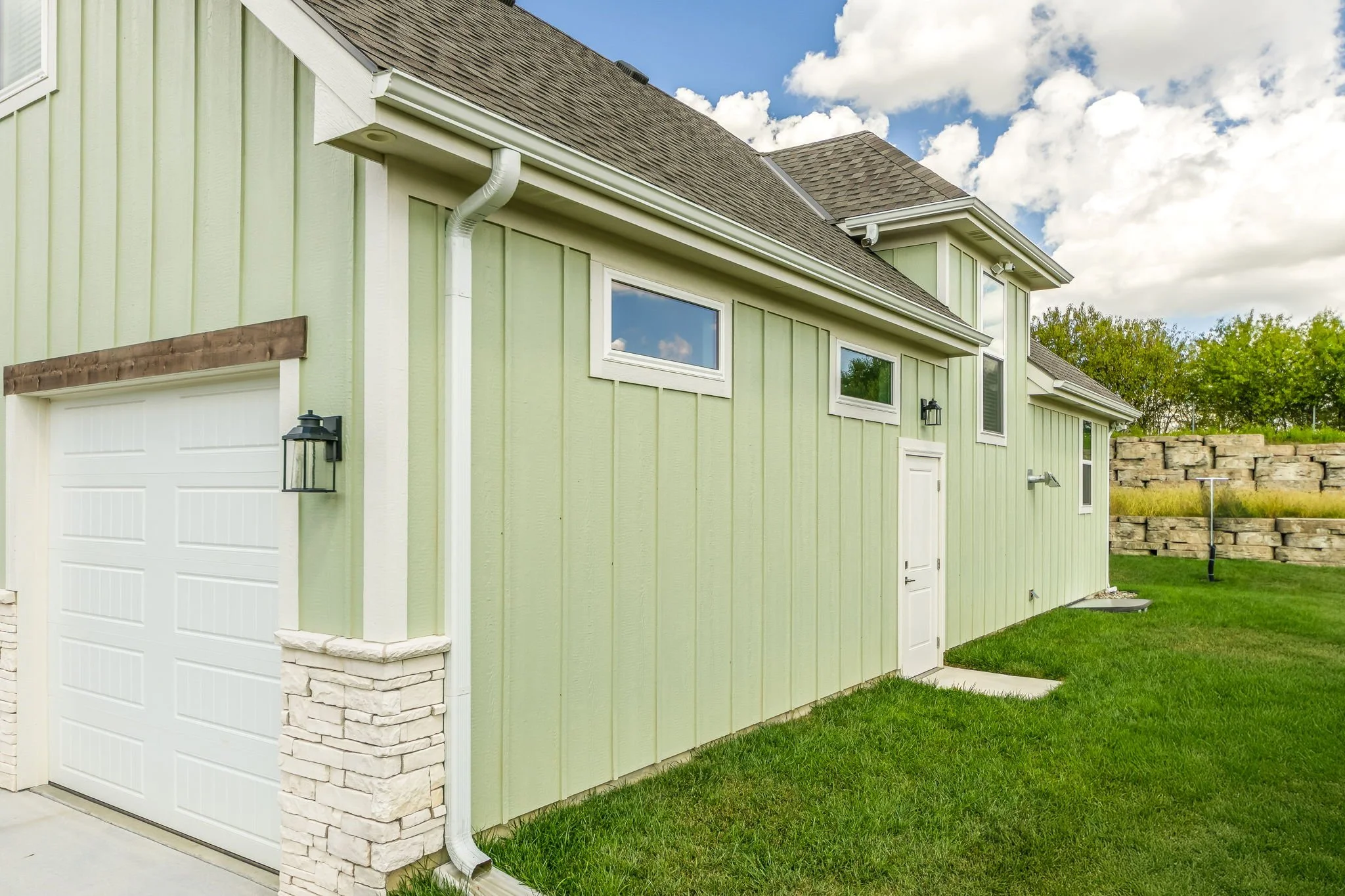 7051 N Ewing Ave-16.jpg