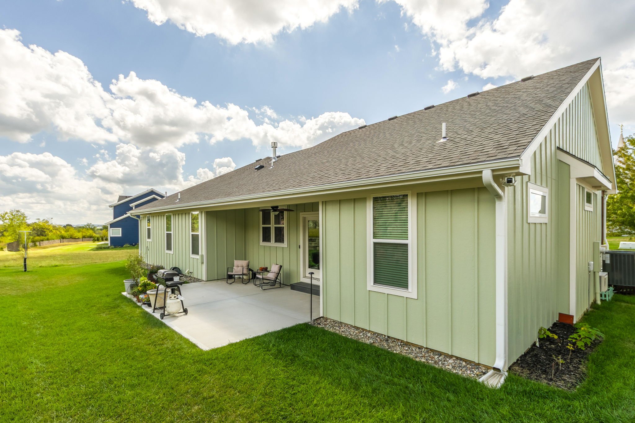 7051 N Ewing Ave-12.jpg