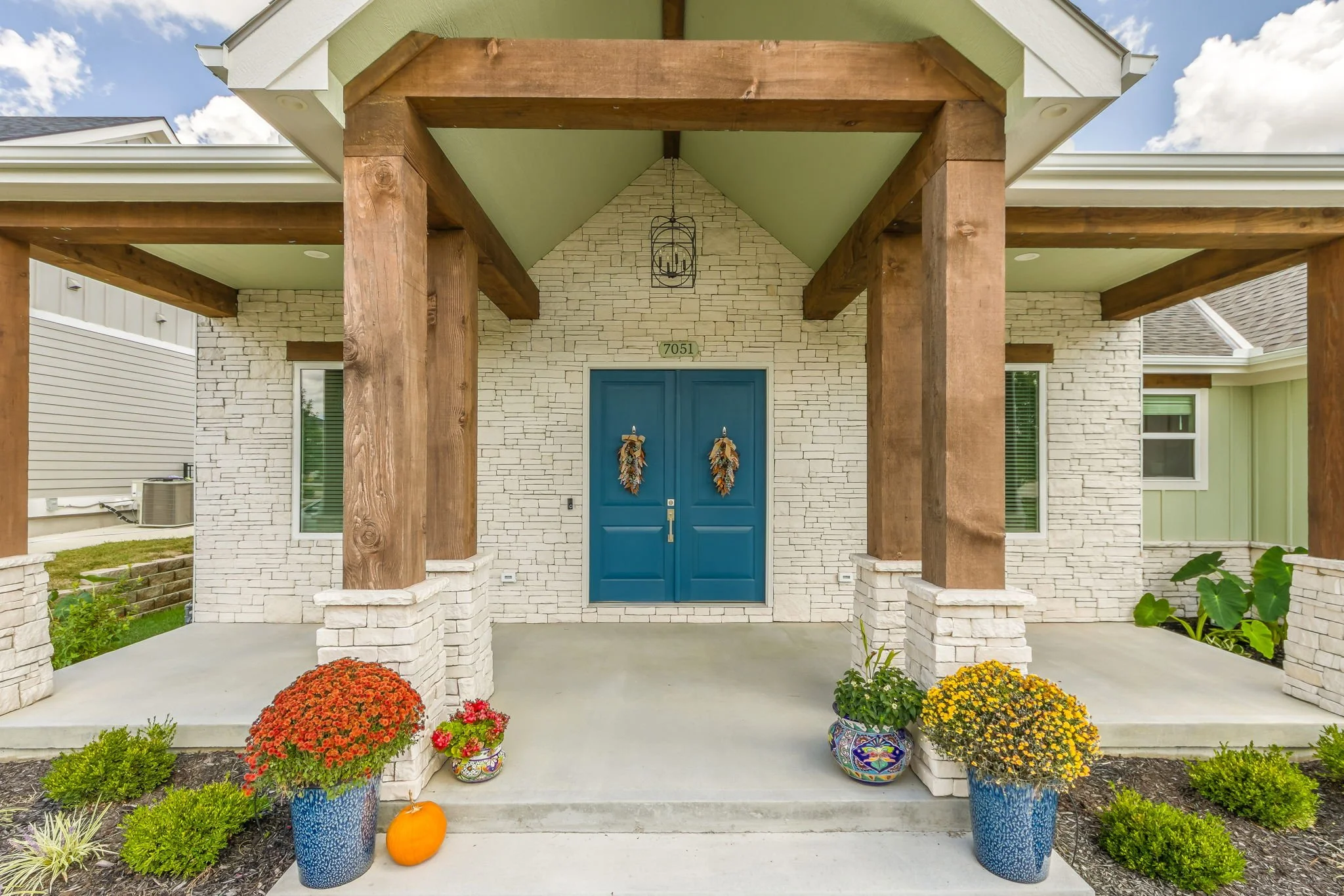 7051 N Ewing Ave-08.jpg