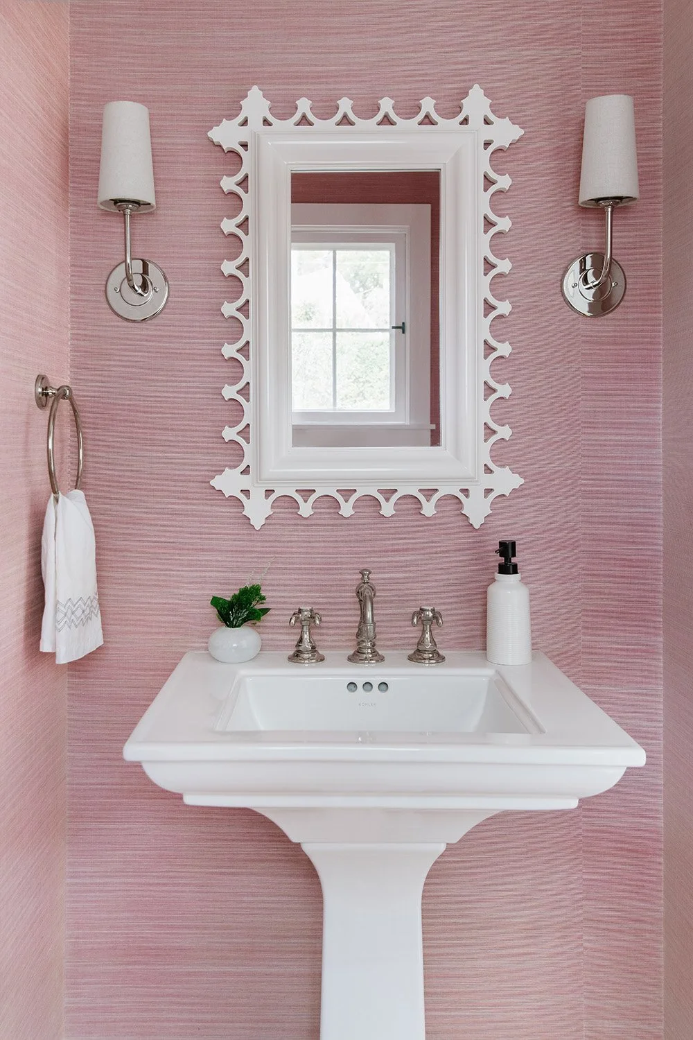 Pinneydesigns_Nantucket Cottage_5.jpg