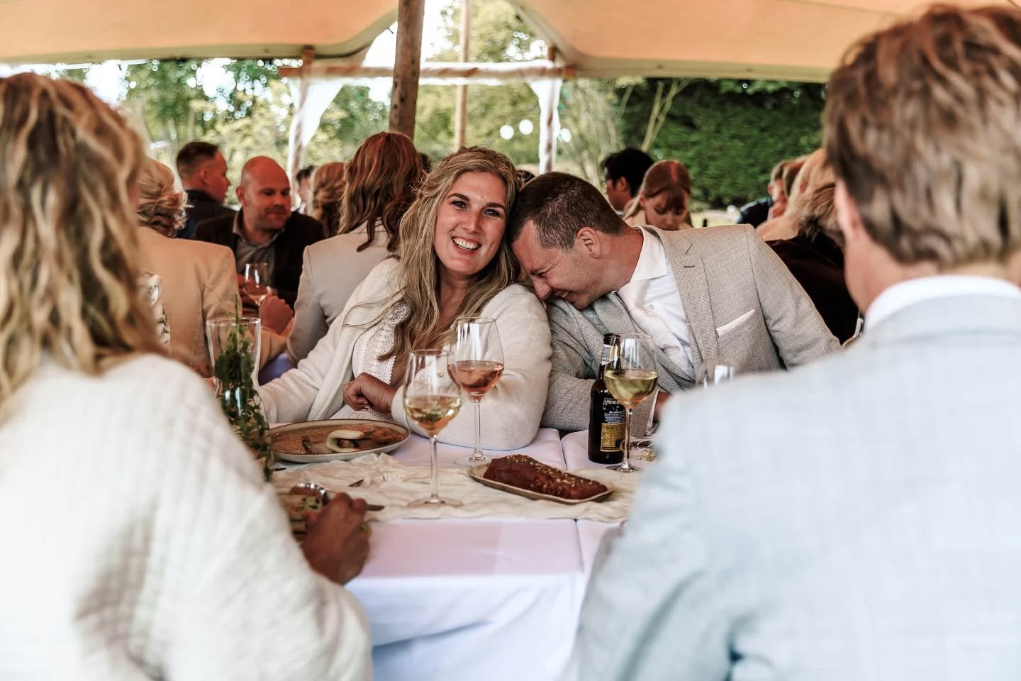 Mijn doelen voor 2025 ✨ Ik heb er 4 gesteld en neem jullie in deze post mee in &eacute;&eacute;n daarvan: meer bruidsparen bereiken! 💍 

Wist je dat vorig jaar 28% van mijn klanten via Google bij mij terechtkwam? Dat wil ik verder uitbreiden. Daarom