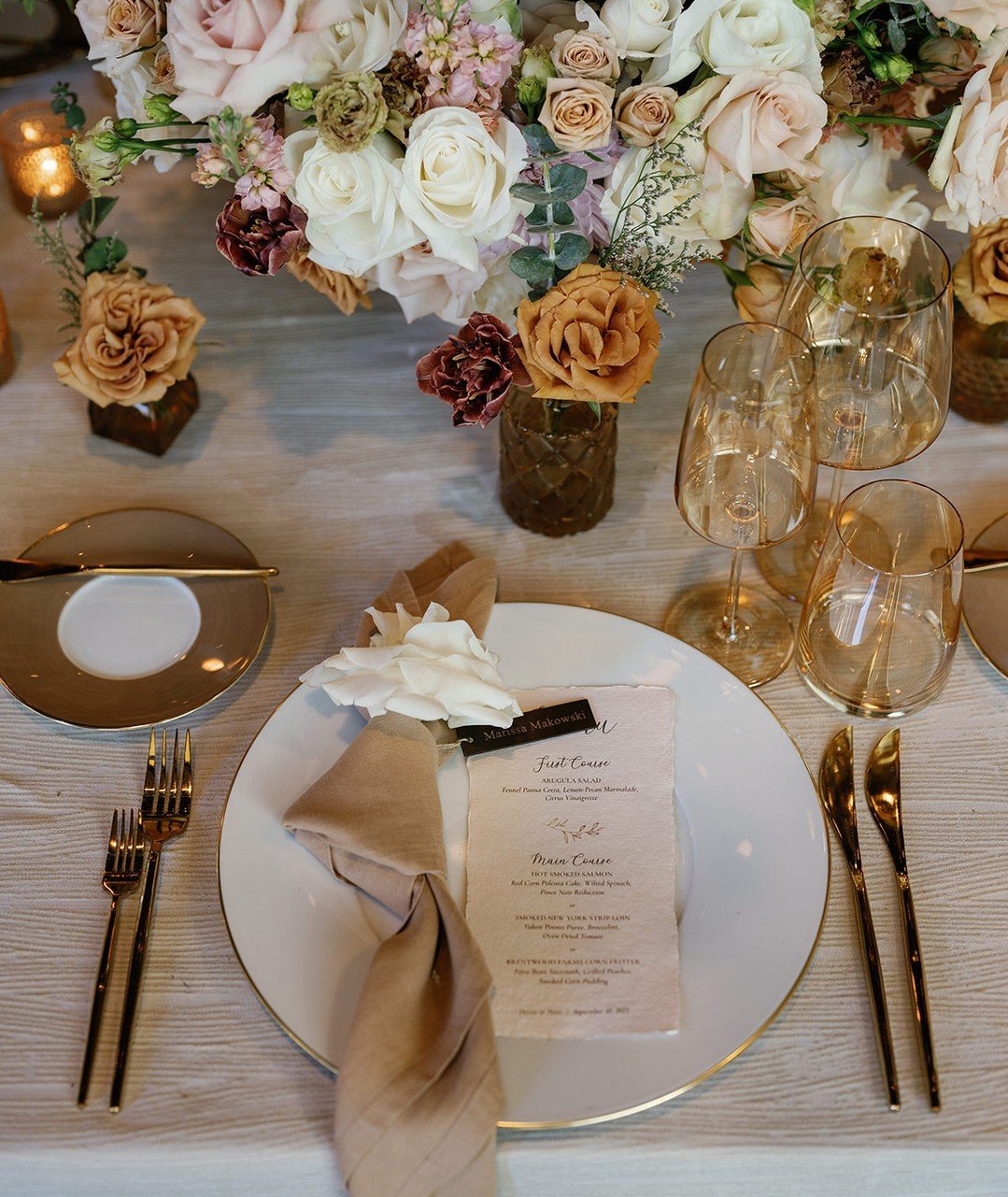 Casual elegance meets charming details with these hand-torn paper menus and foil-stamped leather place cards. A truly magnificent wedding!
#weddingstationery #menus #custompapergoods

📸 @jennyquicksall

Design + Planner: @pausmithgroup @kristeenlabr