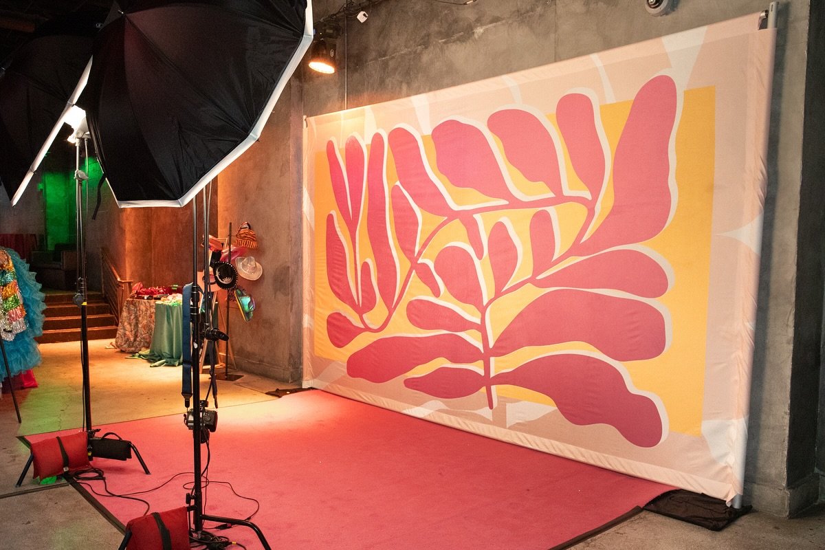 Loved designing this Matisse-inspired photo backdrop with @photobohemia for the @californiaweddingday gala! Swipe to see these bold colors creating some stunning, party-time photo results.

If you have an event coming up, contact us to design a custo