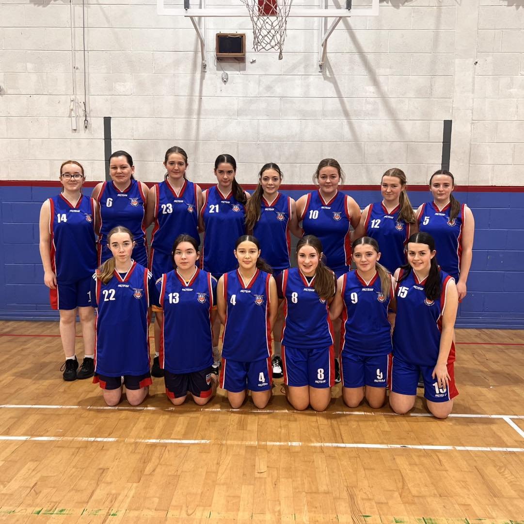 Well done to our U16 &amp; U19 girls who won both their games today against Col&aacute;iste Cholmcille, Ballyshannon. 🏀⛹️&zwj;♀️🤝