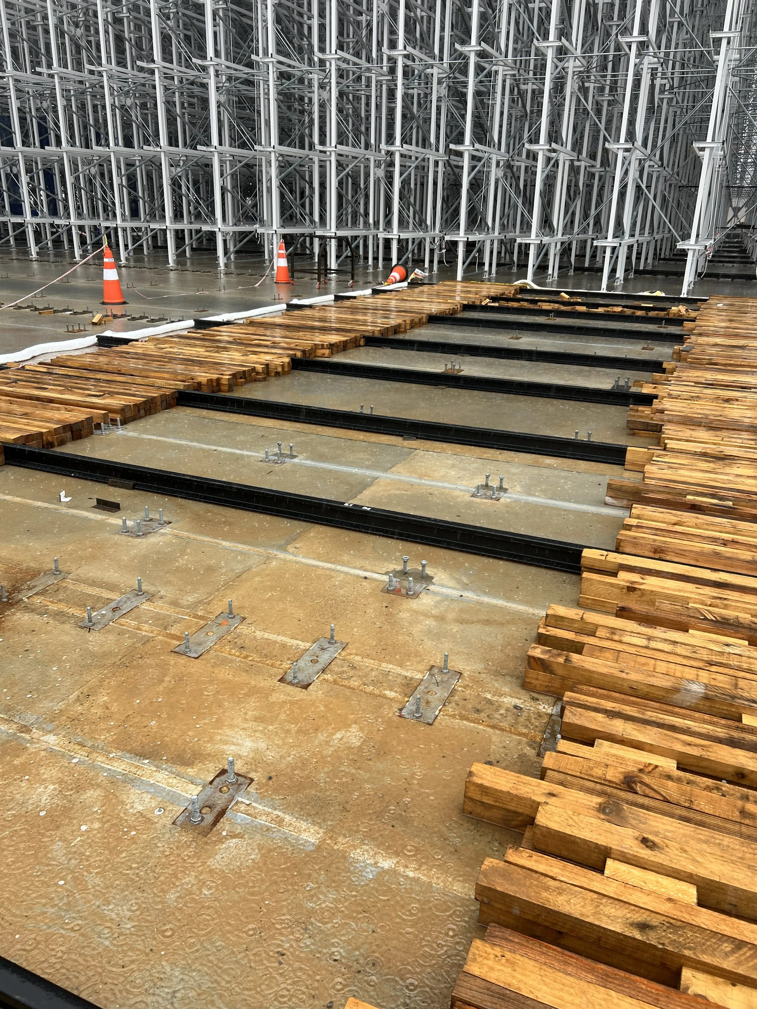 Industrial Facility Spill Cleanup & Contaminated Material Removal

Emergency response following a large hydraulic oil release inside a high-bay warehouse facility. Operations included containment, contaminated material segregation, waste profiling, d
