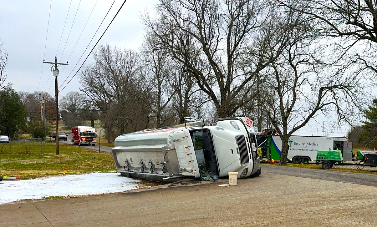 enviro-medics-fuel-tanker-rollover-emergency-response-tennessee-alabama.jpg