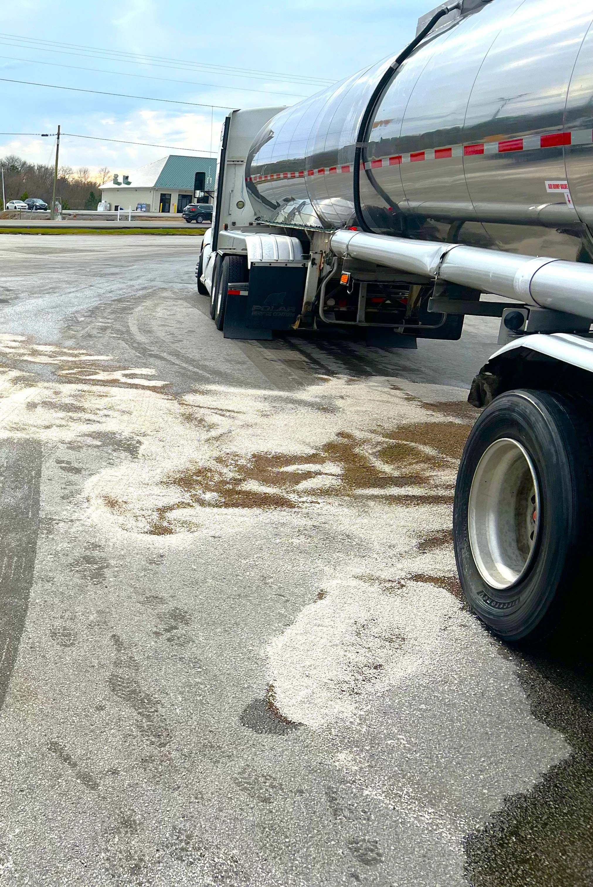 Enviro medics responded to an oil tanker spill. The oil came out of the truck affecting the roadway when a dome latch failed. This caused a major oil spill response on the interstate.