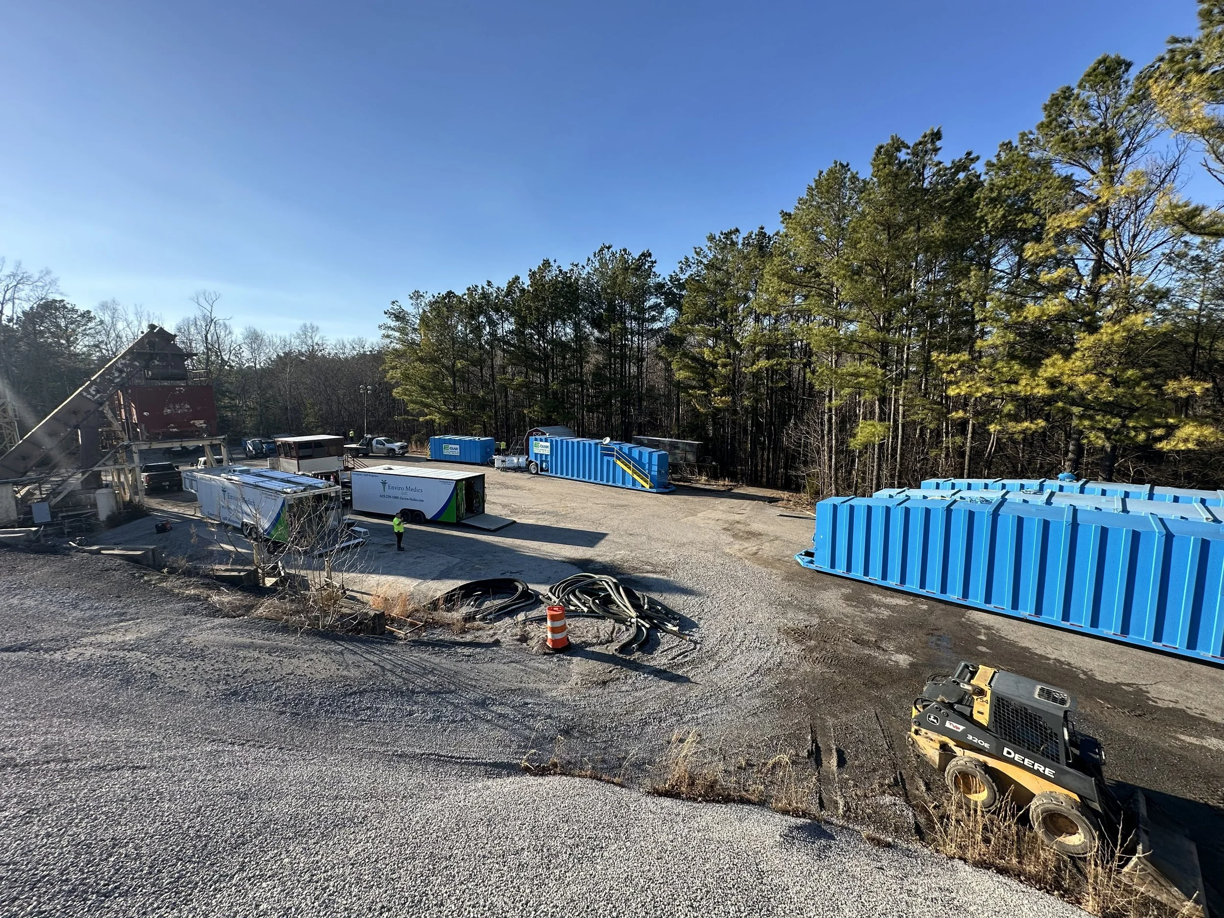 Large-Scale Waste Facility Incident Response
Environmental response resources deployed to support a complex waste facility incident, including frac tank deployment, liquid waste management, command support, recovery operations, and environmental reme
