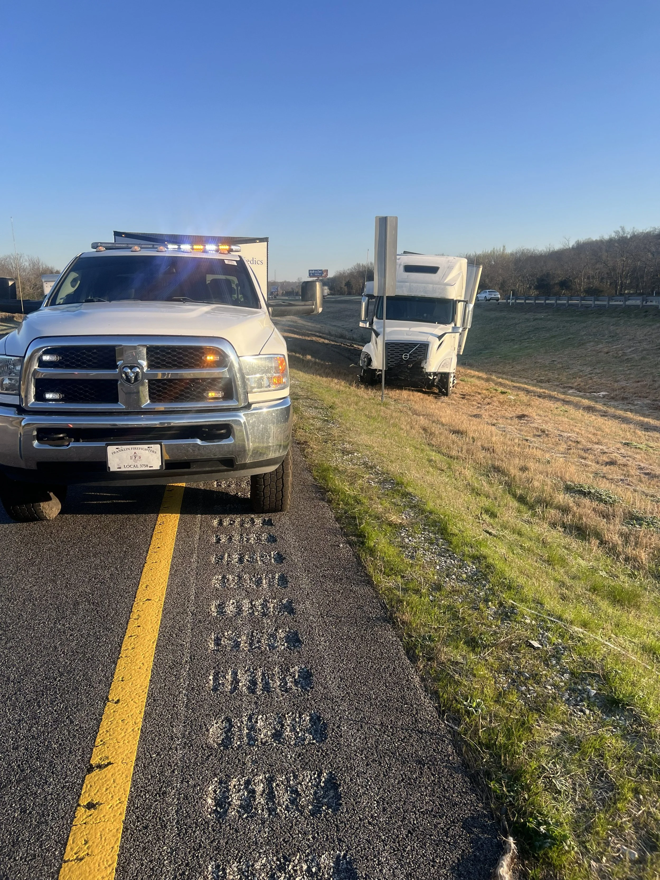 Transportation Incident Assessment & Emergency Response
Rapid deployment to a commercial vehicle incident to assess environmental impact, identify potential fuel or fluid releases, and support incident stabilization efforts.