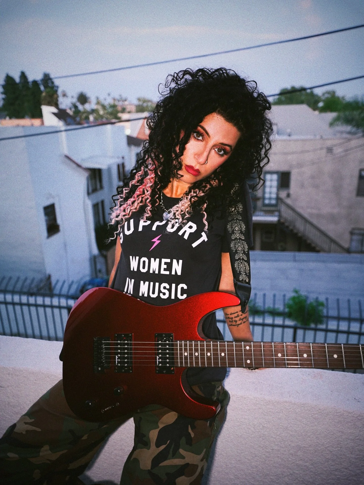 ⚡ SUPPORT WOMEN IN MUSIC⚡ This month&rsquo;s Women Who Rock Support Women in Music feature spotlights the unstoppable Izzy T &mdash; a British Iranian rock artist using her voice not just to make music, but to make an impact.

Her latest single, &ldq