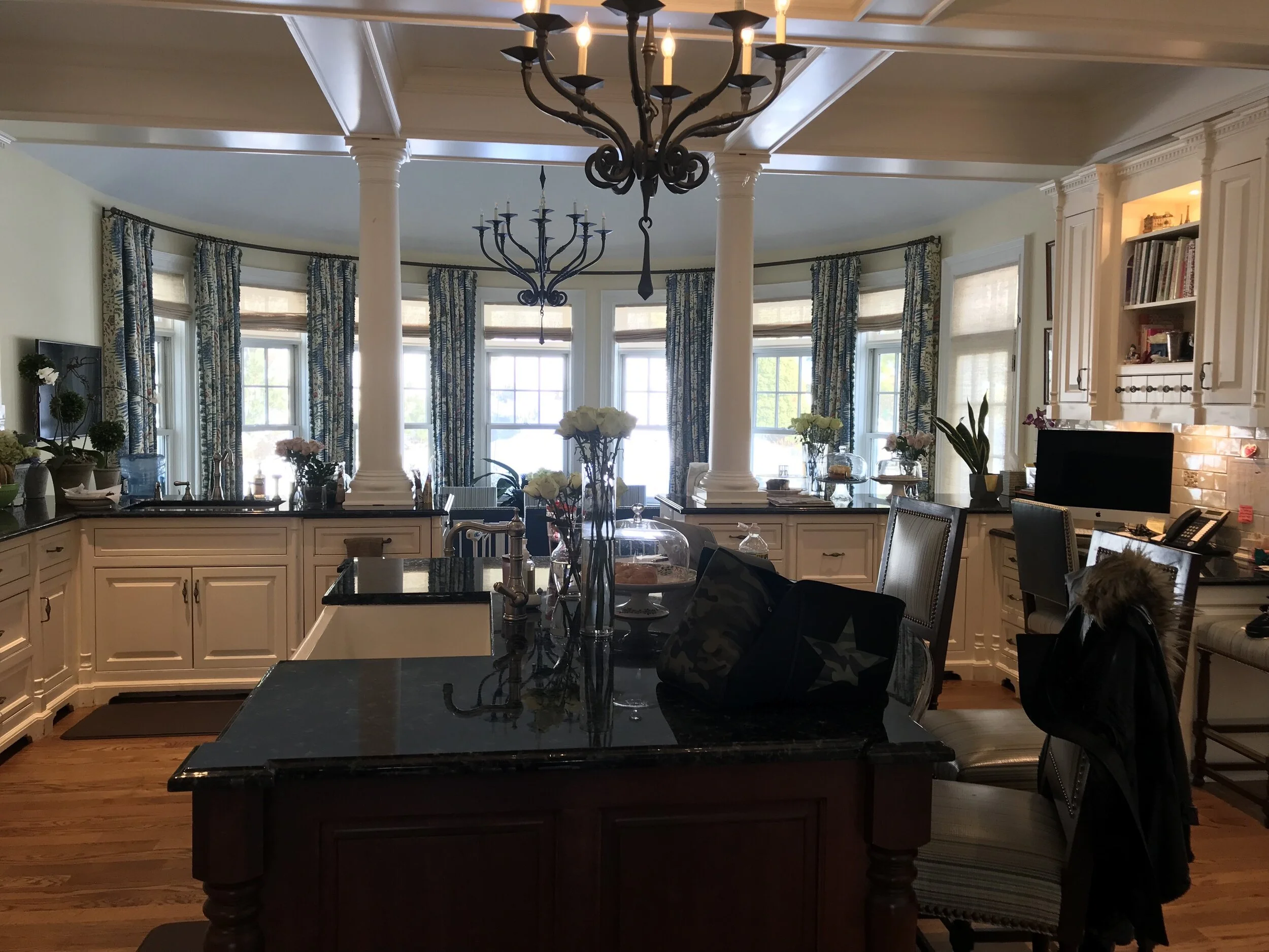 kitchenbefore.jpg