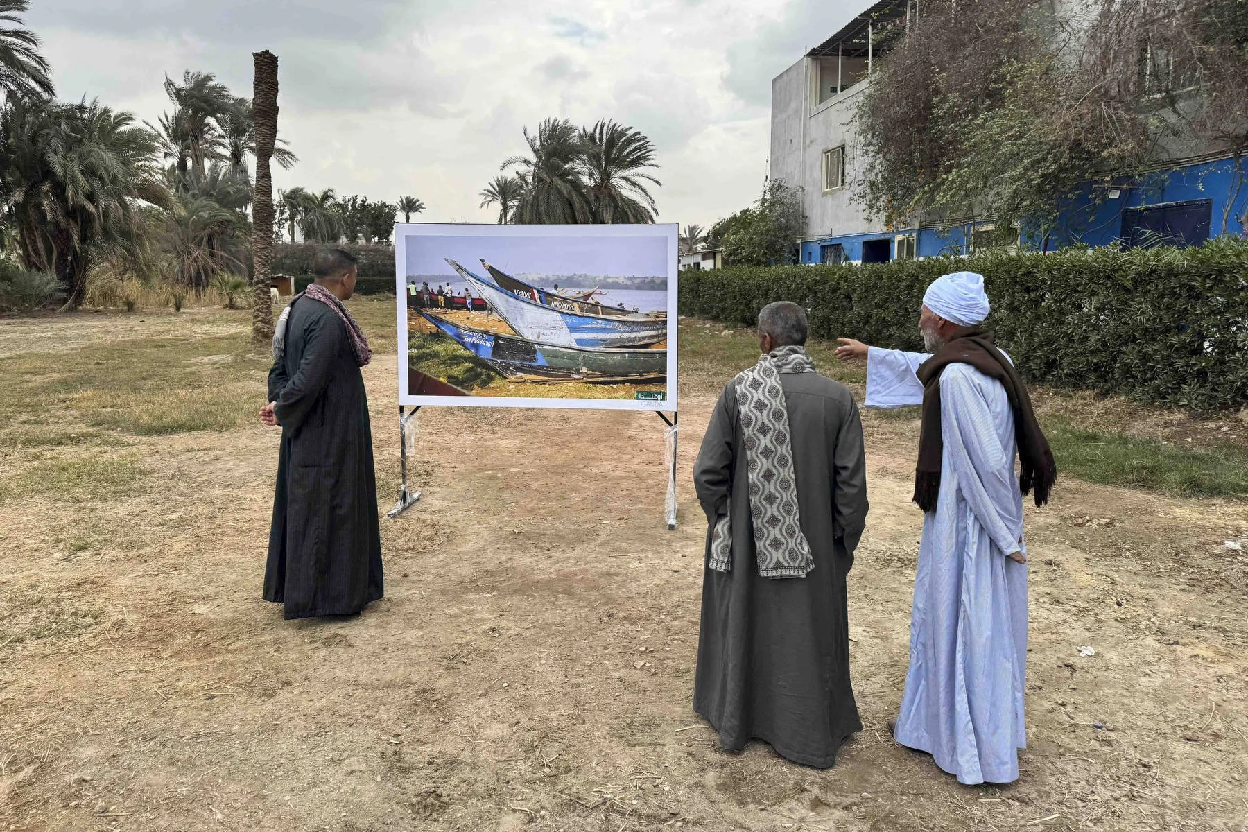During a break from a fishermen’s workshop, I tested one of the exhibition stands featuring a large image of Ugandan boats on the shore.  A group of fishermen wandered over and started debating the types of wood used and guessing which country the bo