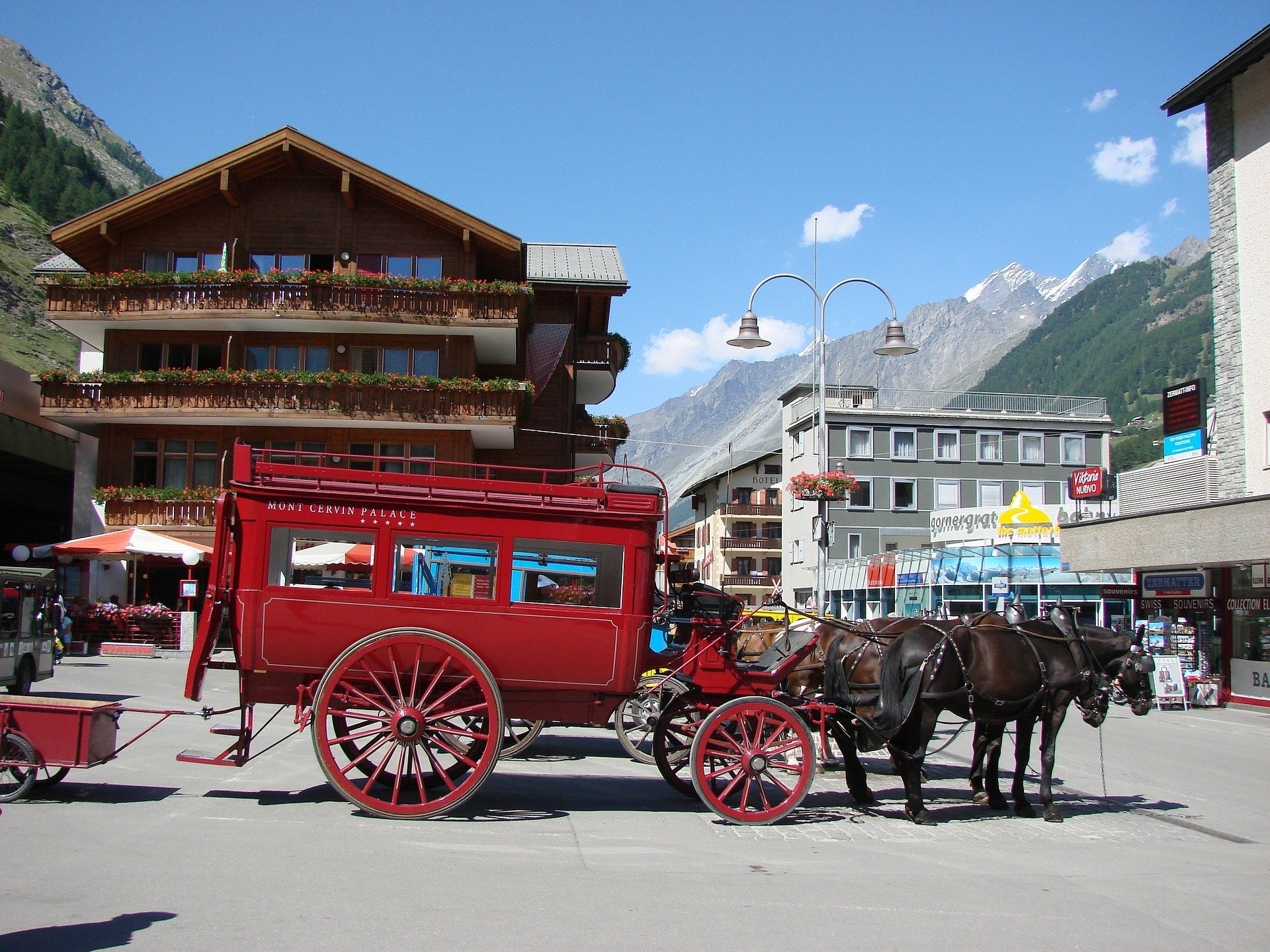 EU-Switzerland-carriage-62238_1920.jpg