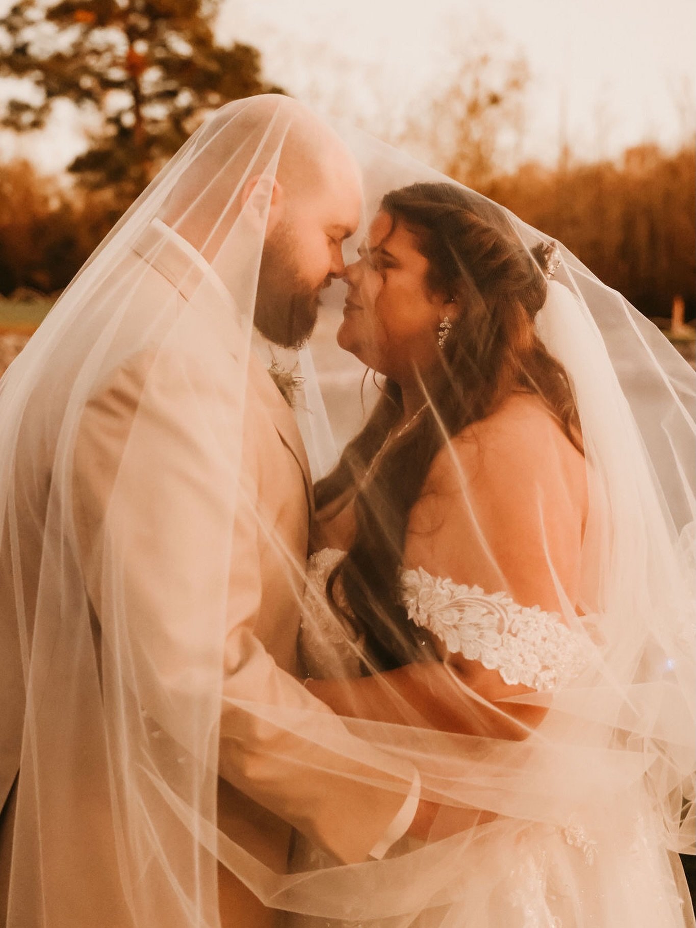 Cheers to one year of the Mowerys 🤍 A day we&rsquo;ll never forget, for a couple we adore.

Venue: @therusticbarnathalfmoon 
Photographer: @whislerphotographyllc