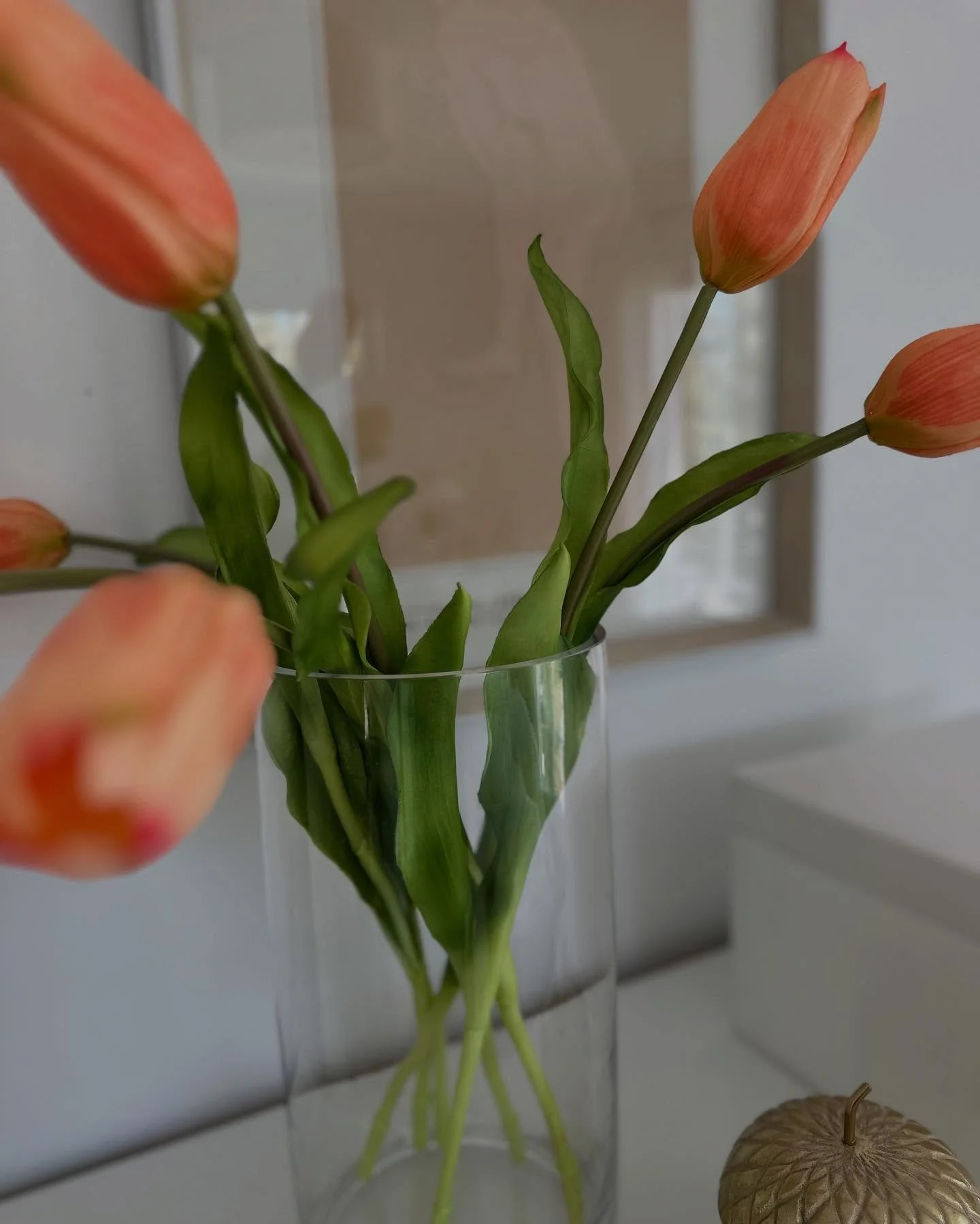 Subtle pops of colour make it feel like spring 🌷