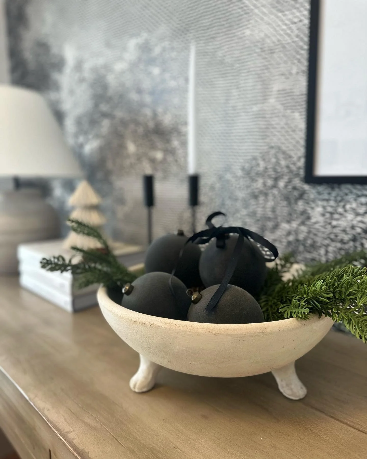 Easy DIY decor for the holidays. 🎄 

.
.
.
.

#homeoffice #homeofficedecor #homeofficechristmas #christmas #christmasdecor #christmasdecorations🎄