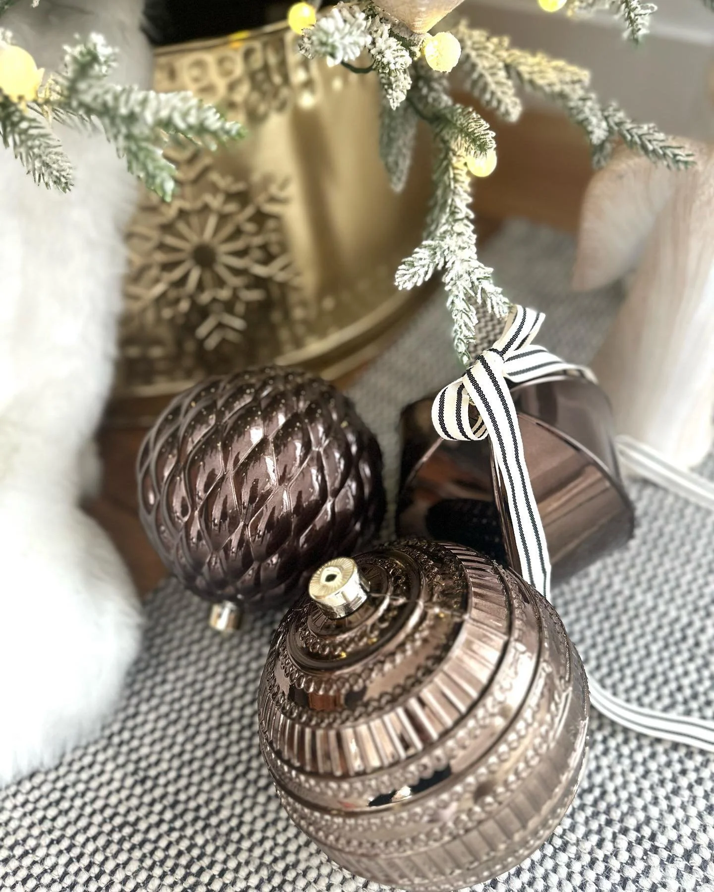 The tree is up! #christmas #christmasdecor #christmastree #christmasiscoming #christmastime #christmasdecorations