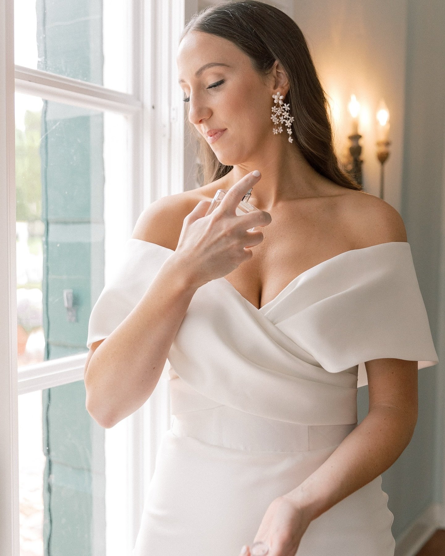 Classic Bridal Beauty. A neutral color palette. A matte eye subtly enhanced. Soft skin. 

Photo Description: Bride Kailey adds the finishing touch to her bridal beauty look. 

Photo @studiomagnoliawed 

#classicbride #elevatedbeauty #bridalbeauty #lo