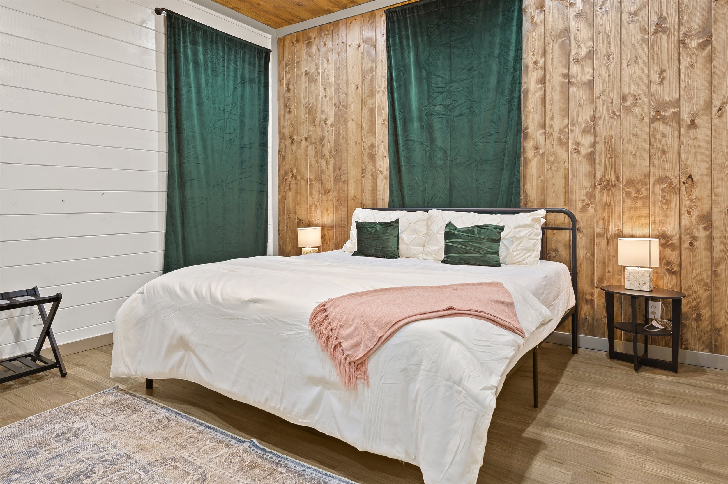 hiddenhavenbedroom2.jfif