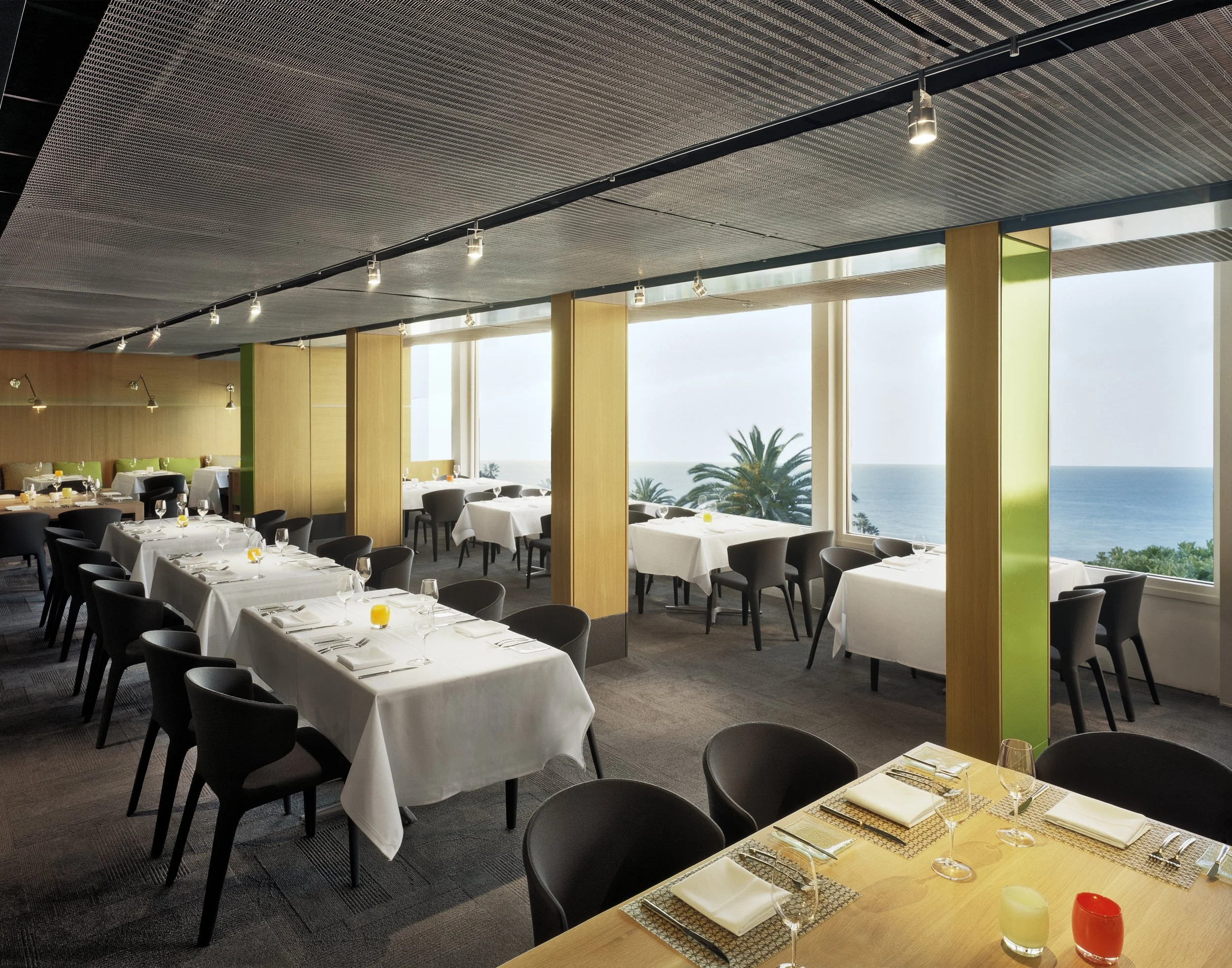 George's Cal Modern Stunning Views