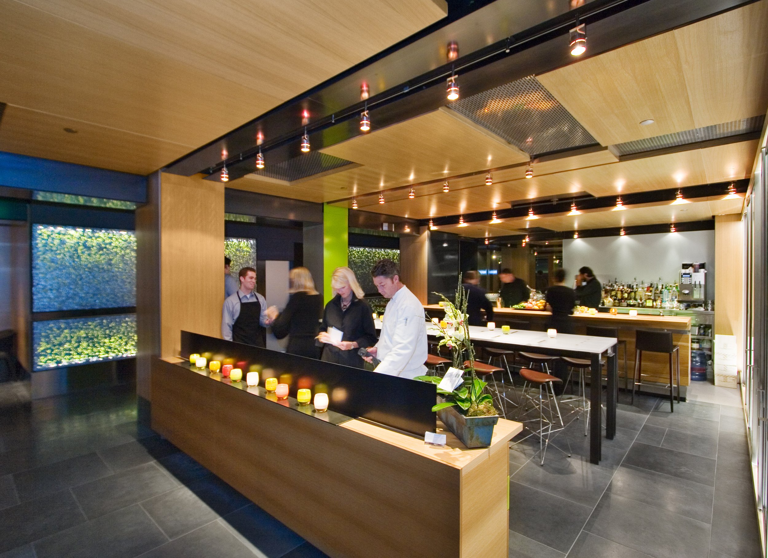 George's Cal Modern Bar