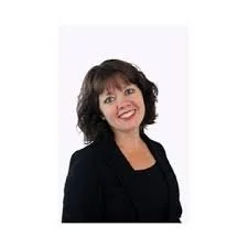 Mary Pettit Headshot.jfif