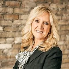 Theresa Halvorson Headshot.jpg