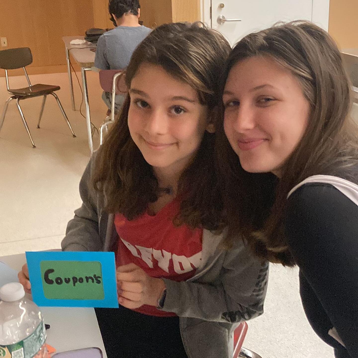 Happy Mother&rsquo;s Day! Today, in preparation for Shavuot, we learned about the 10 commandments, specifically the commandment to honor your parents! After learning some stories from the Talmud about honoring parents, our students made some cute cou