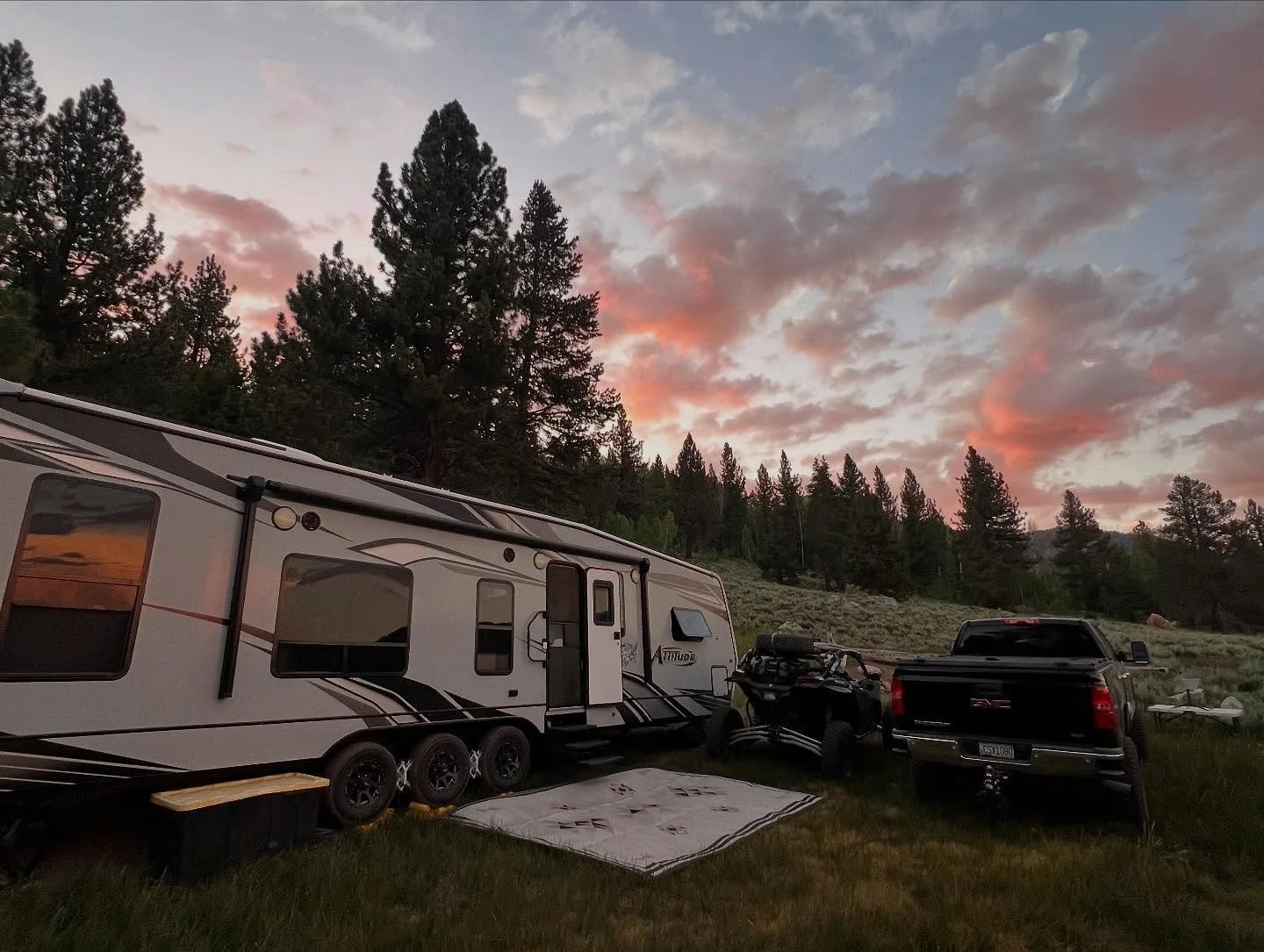We&rsquo;ve been very lucky to call this beautiful spot home for 4 weeks. It&rsquo;s awesome that we can camp here for free. #blmland #forestland #boondocking #drycamping #southlaketahoe #fulltimervlife #homeiswhereyouparkit🚐⛺️