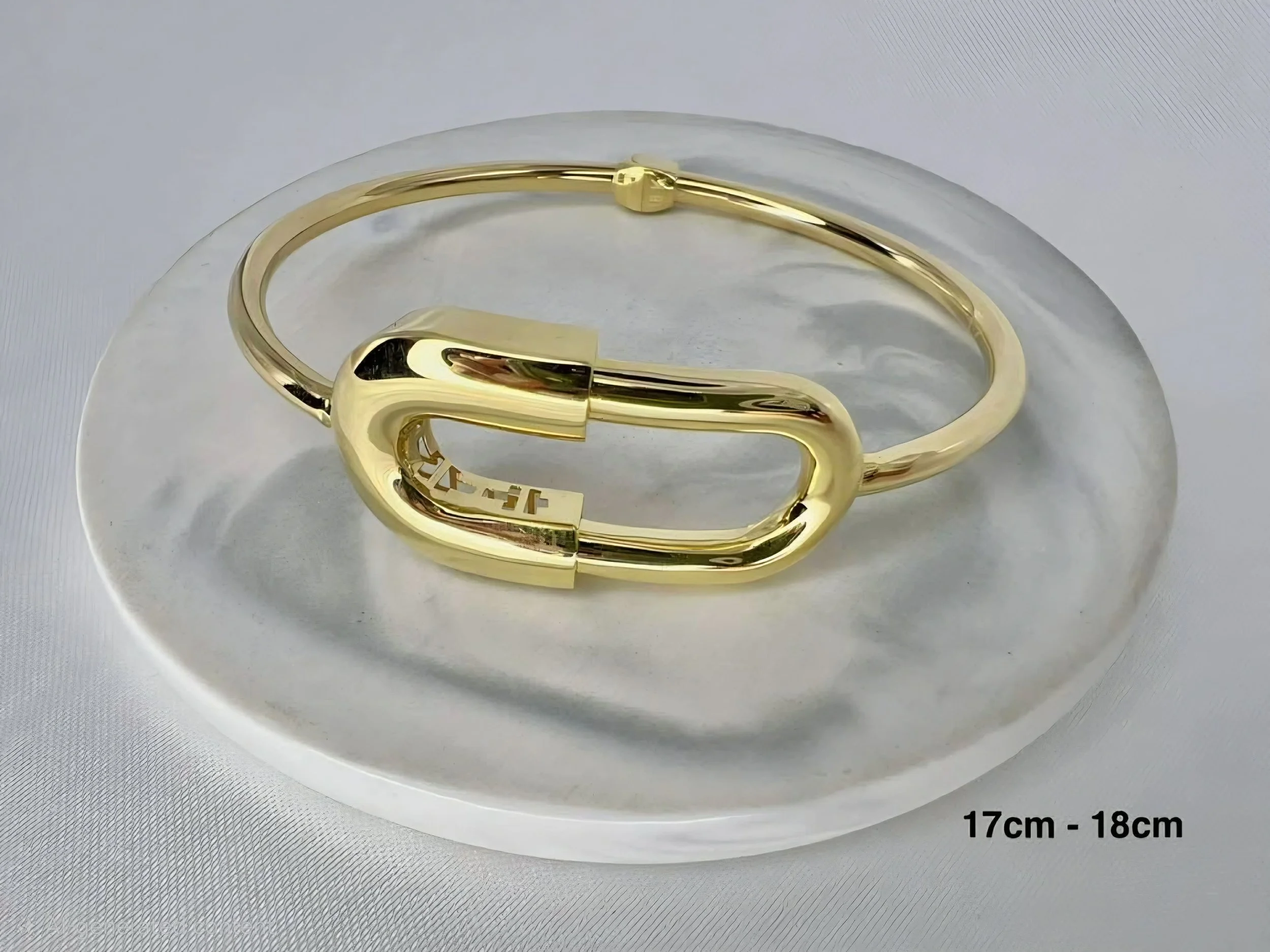 18K Gold Bangle