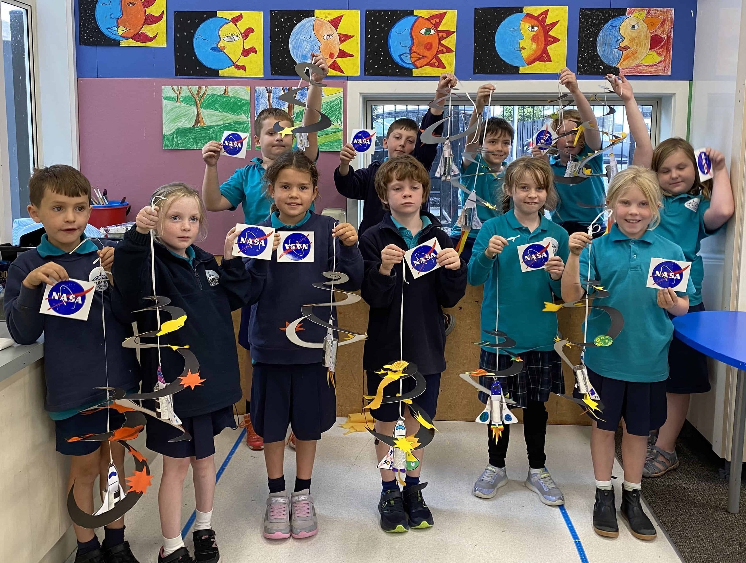   Sumner Primary School Arts and Crafts Class excited about the visit.  