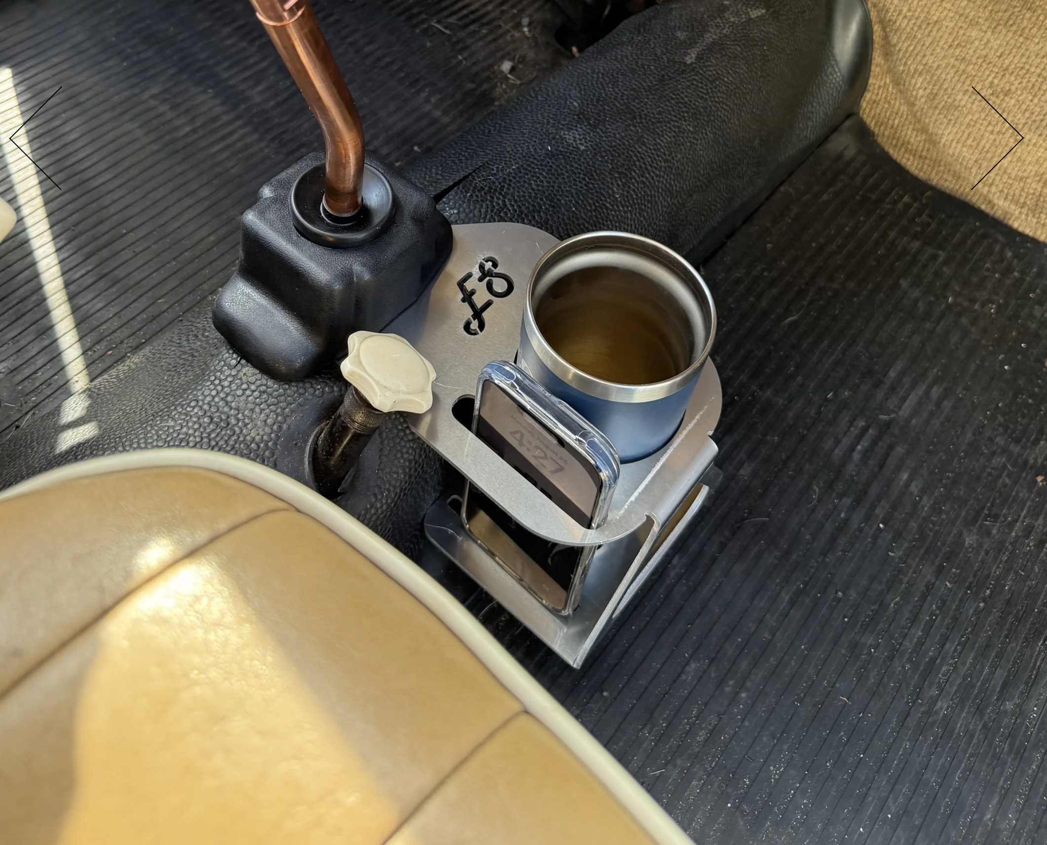 SQ0548-000 Cup Holder.png